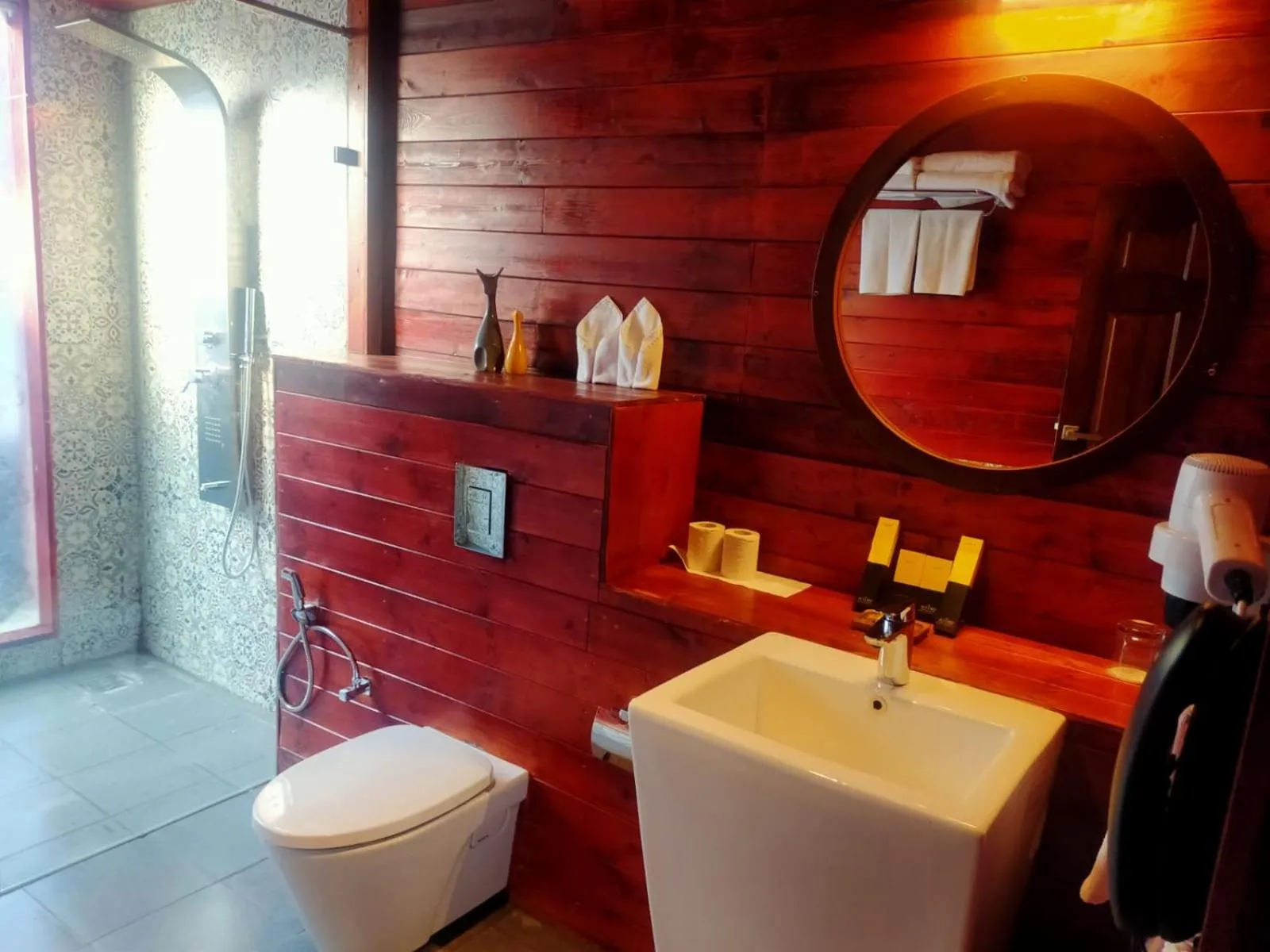 Bathroom in Accord Highland Hotel Ooty