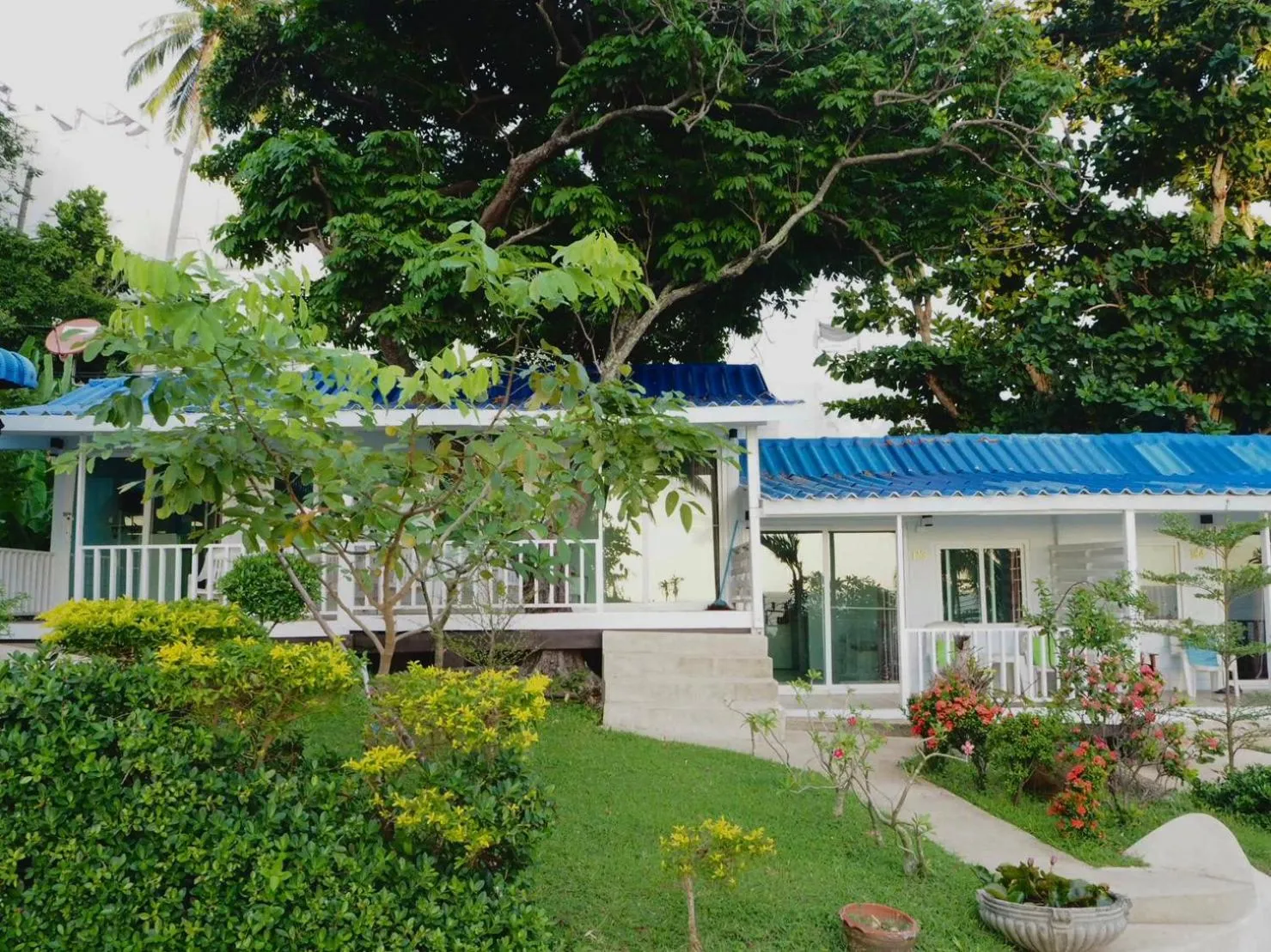 Property building in Naiharn On The Rock Resort Phuket