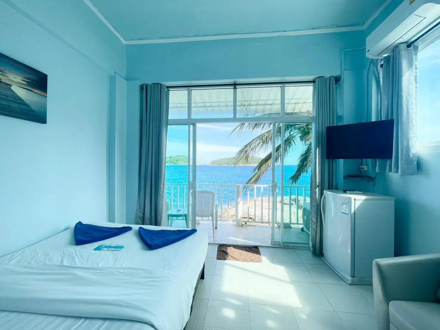 Deluxe Double Room with Sea View in Naiharn On The Rock Resort Phuket Deluxe Double Room with Sea View in Naiharn On The Rock Resort Phuket