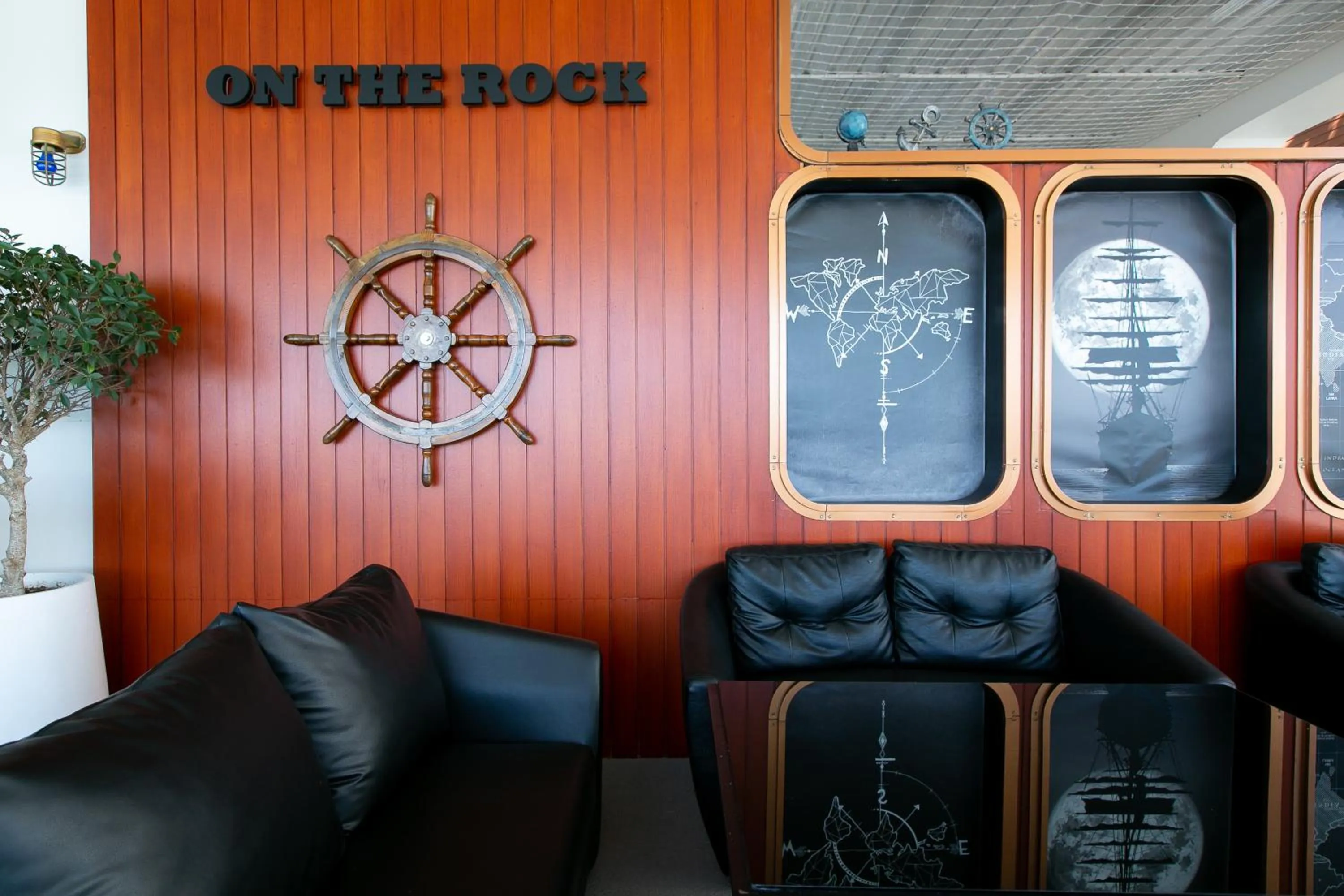 Restaurant/places to eat in Naiharn On The Rock Resort Phuket