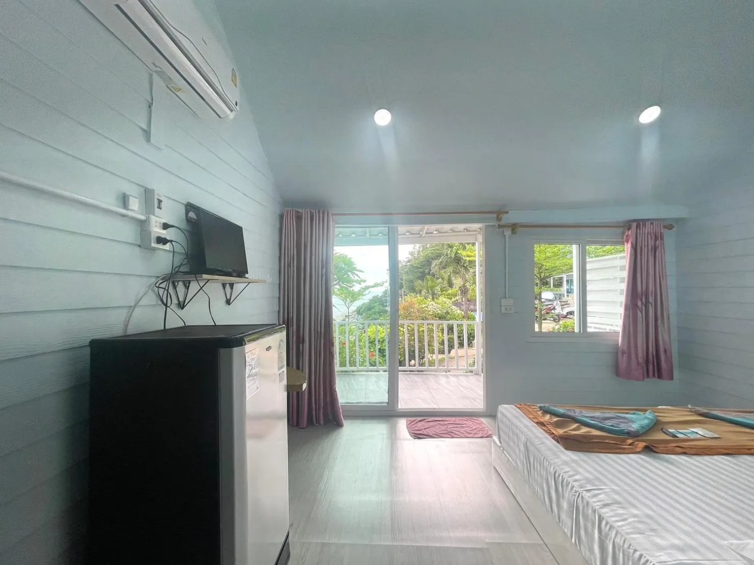 Bed in Naiharn On The Rock Resort Phuket