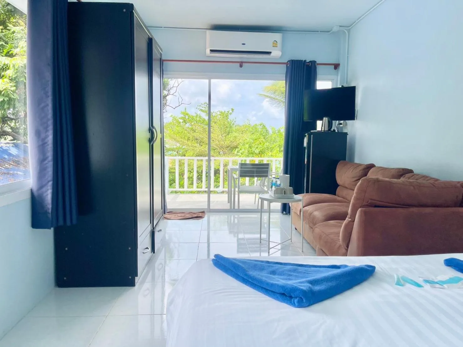 Bed in Naiharn On The Rock Resort Phuket