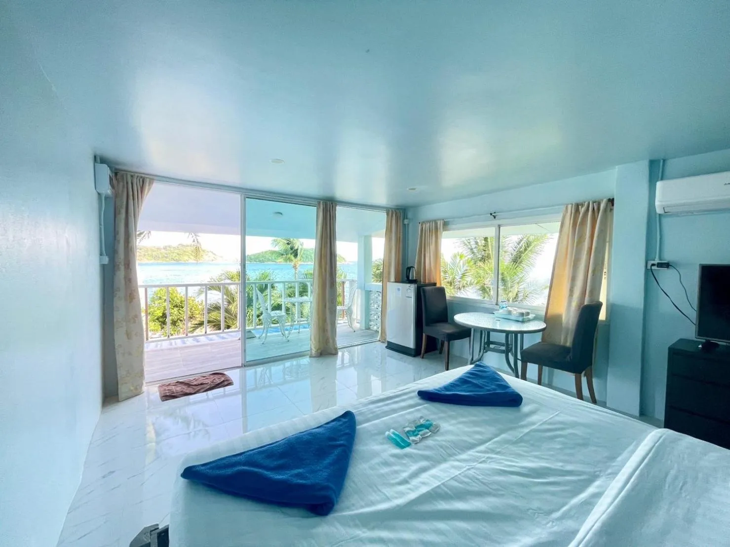 Bed in Naiharn On The Rock Resort Phuket