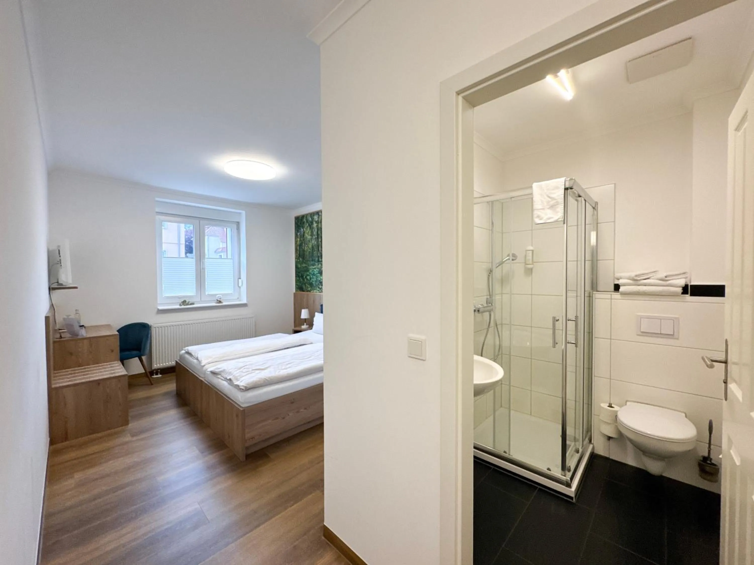 Toilet, Bed in Heilotel