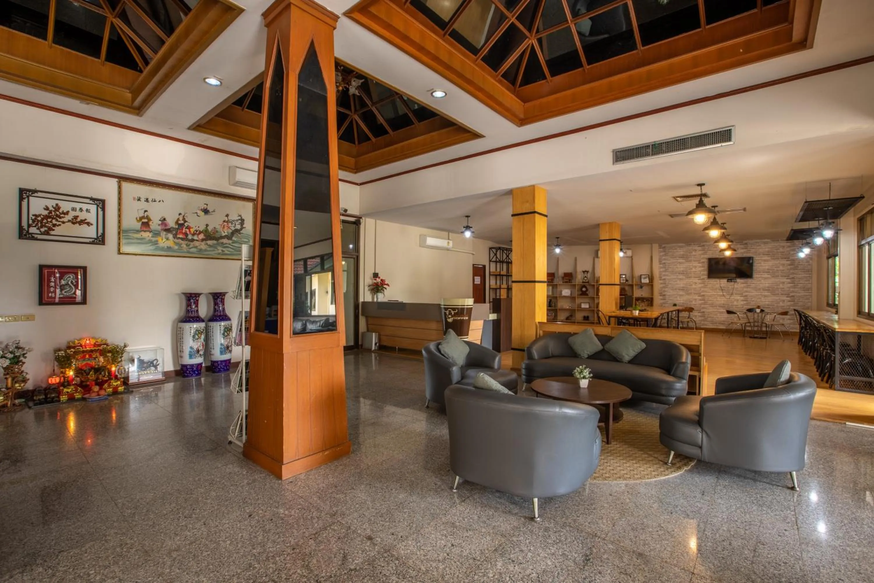 Lobby or reception in Pimann Inn Hotel