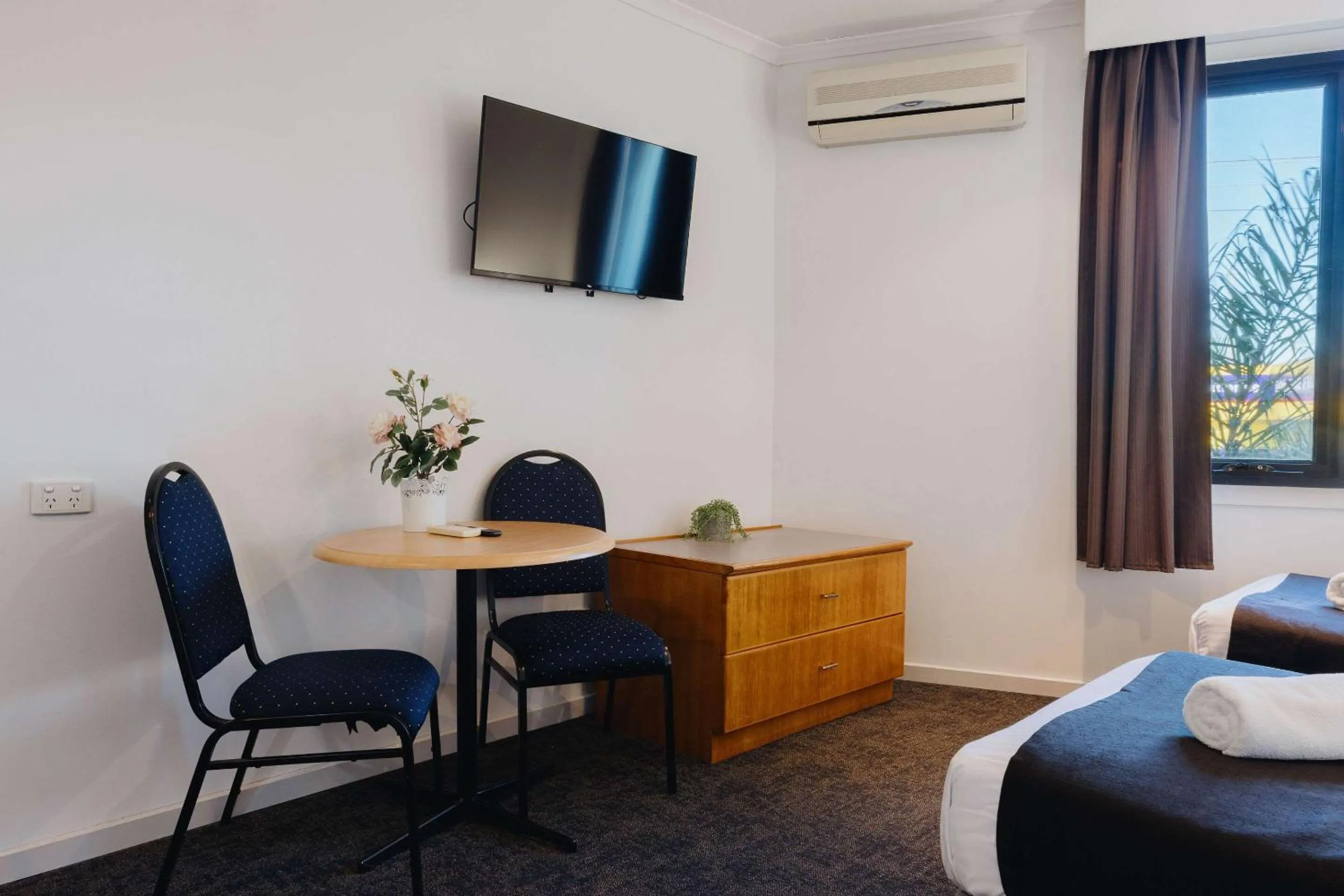 Bedroom, Bed in Comfort Inn Traralgon