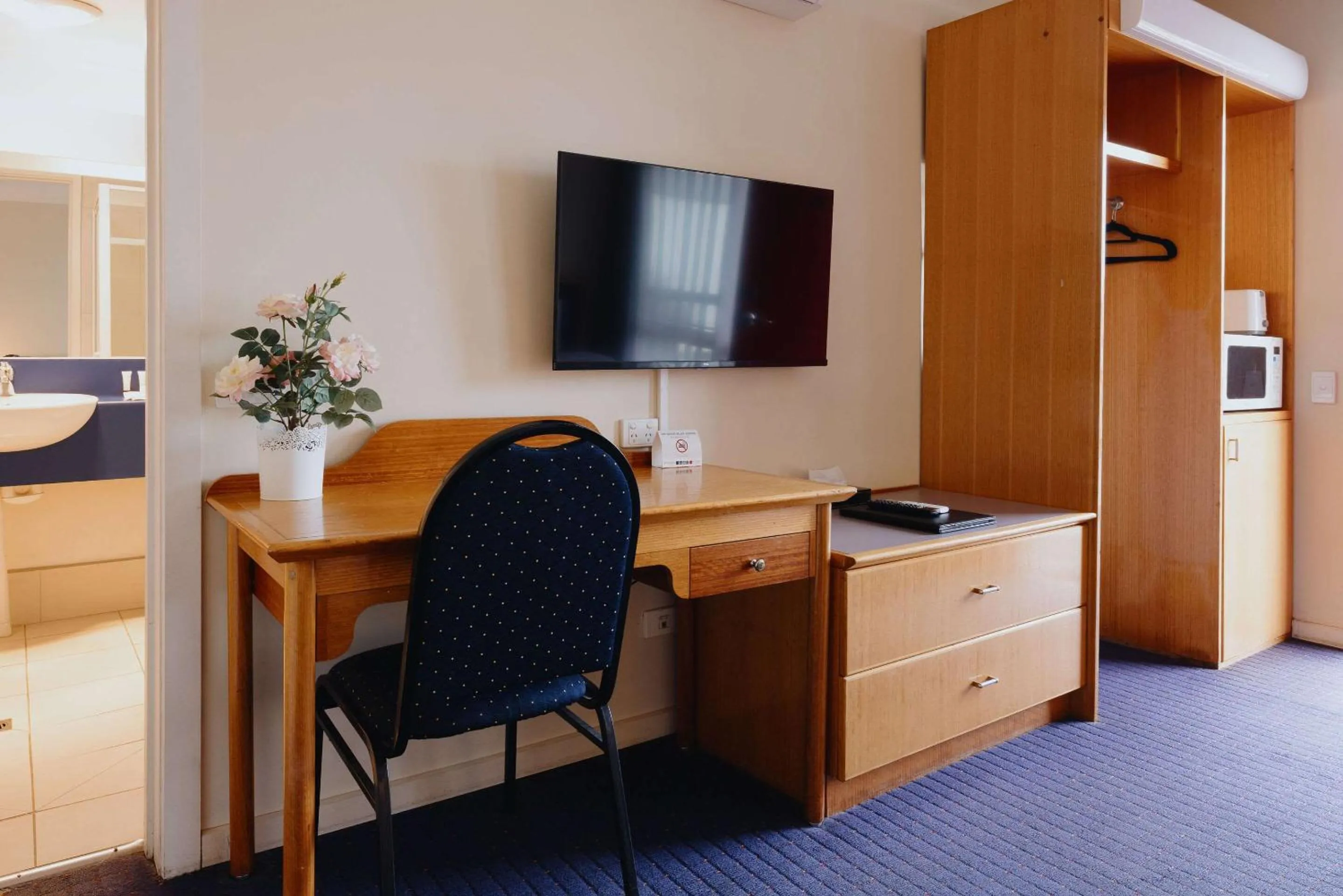 Bedroom in Comfort Inn Traralgon