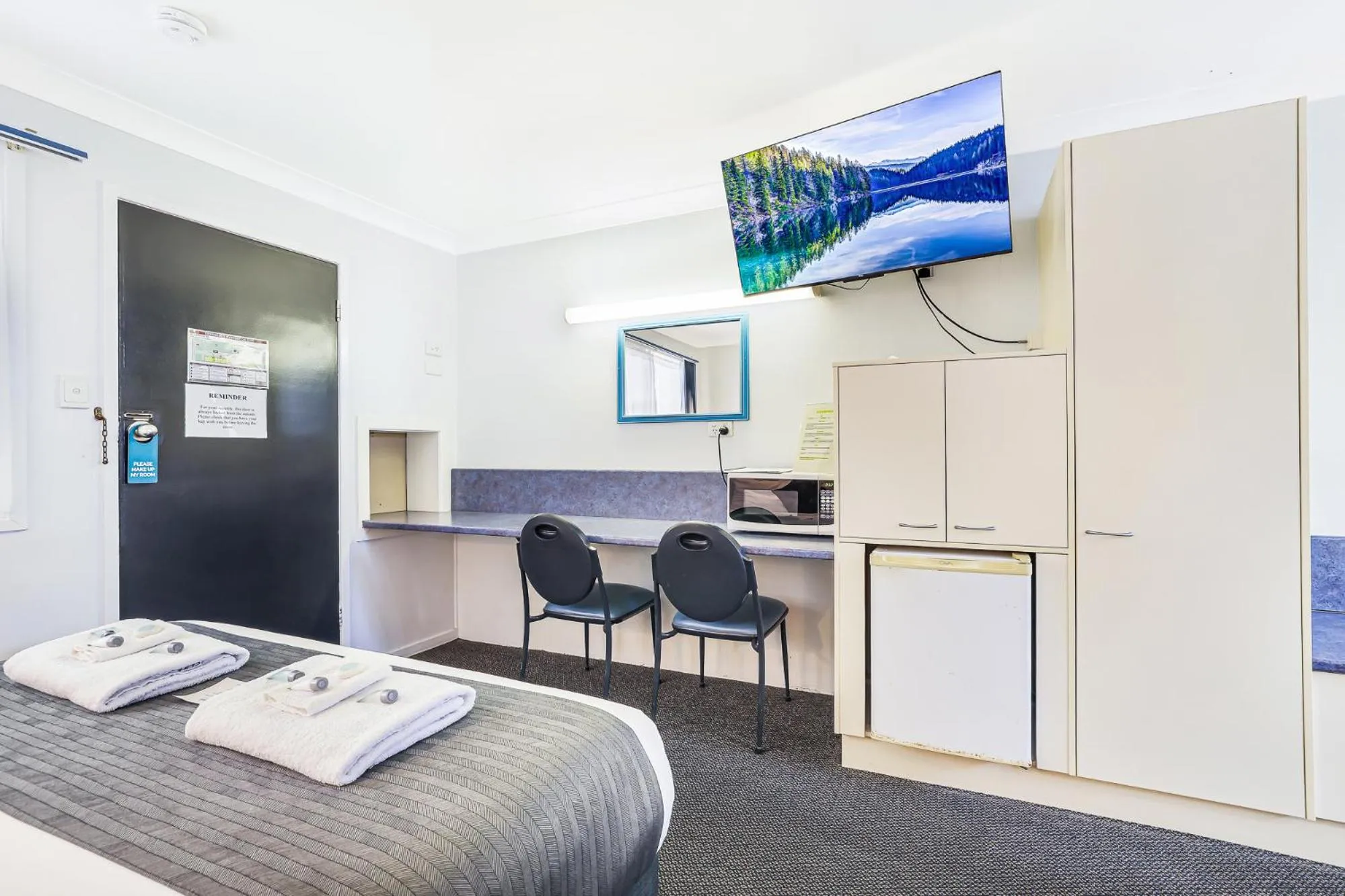 Bed in Acacia Motor Inn