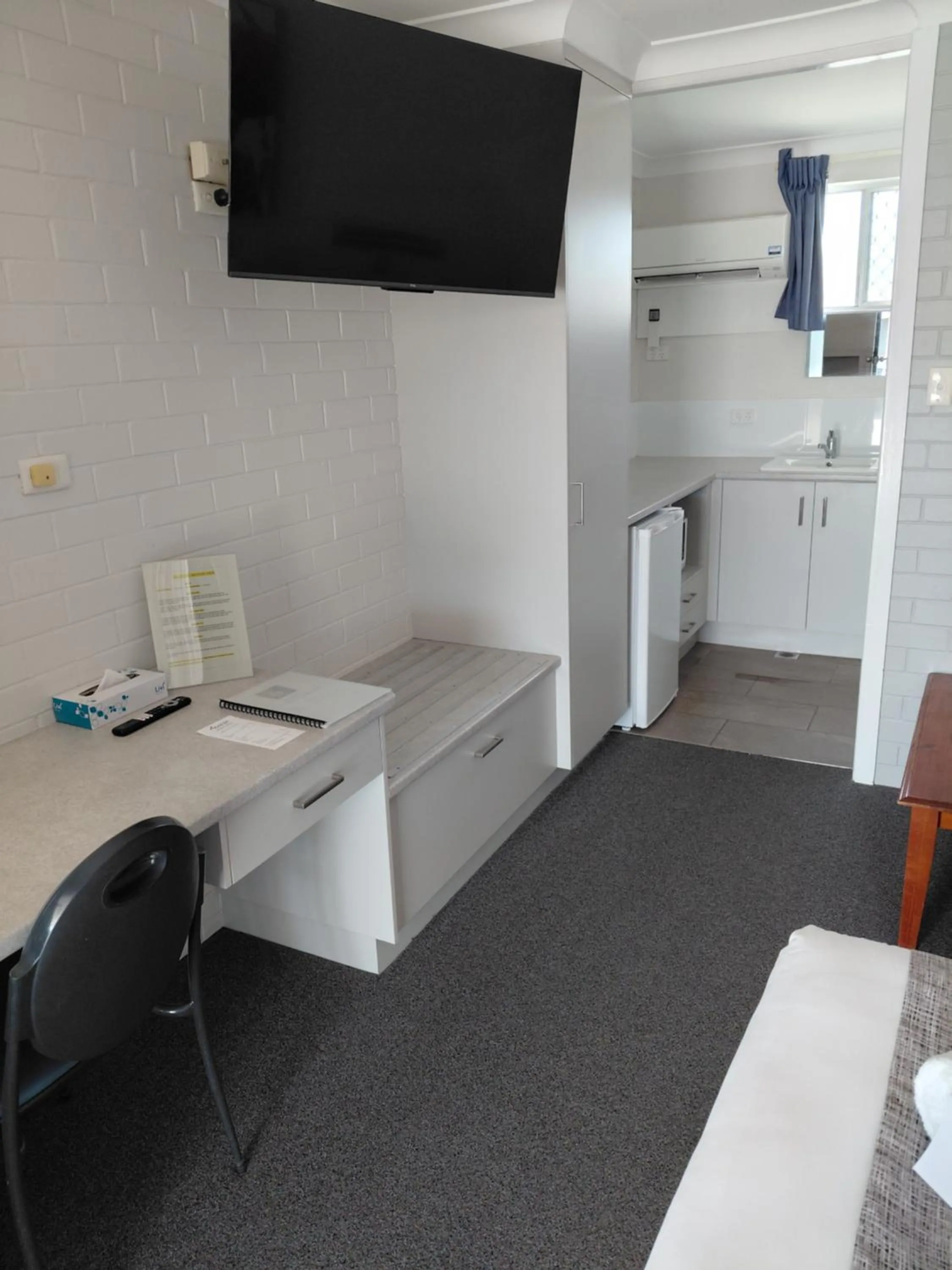 Deluxe Queen Room in Acacia Motor Inn