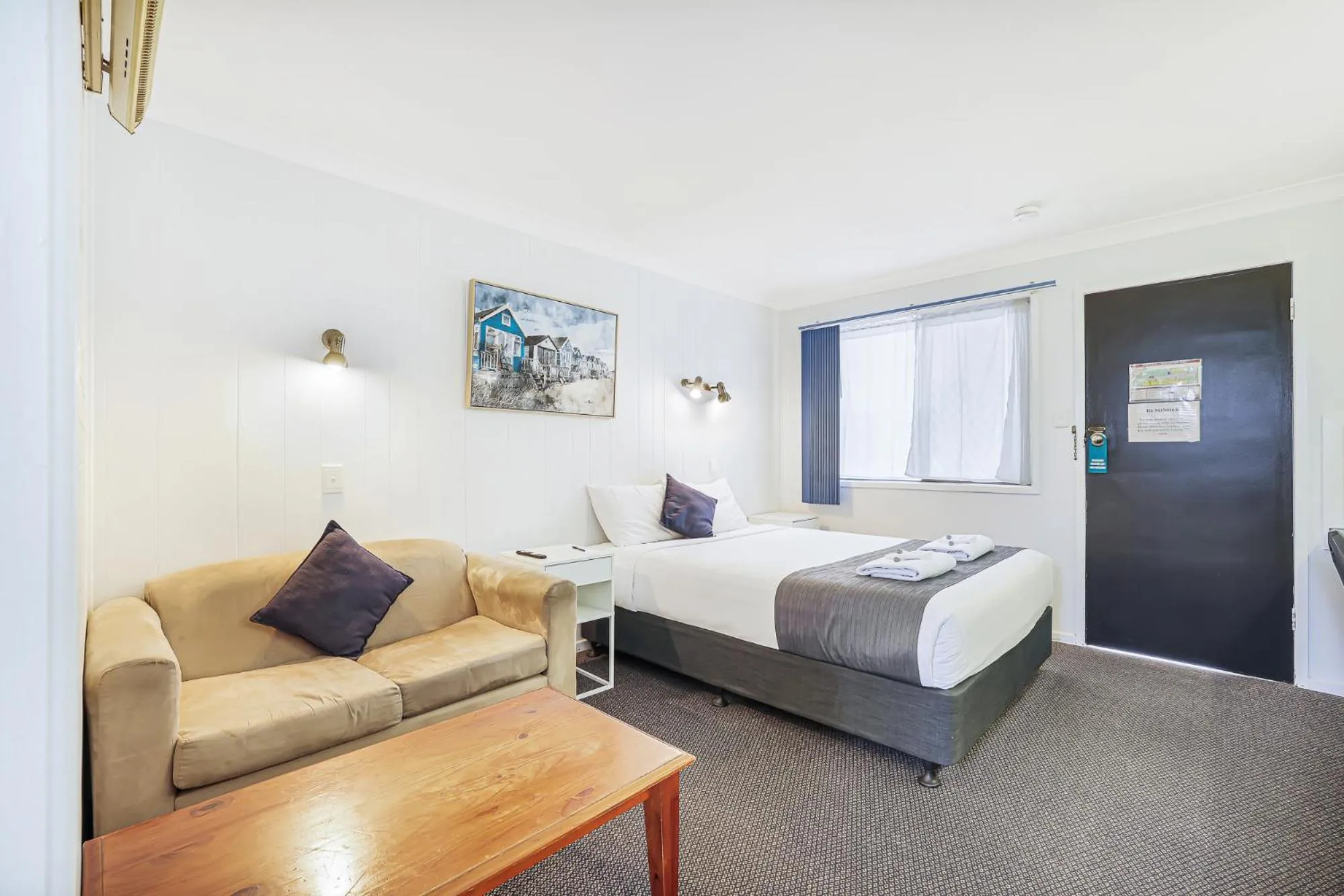 Bed in Acacia Motor Inn