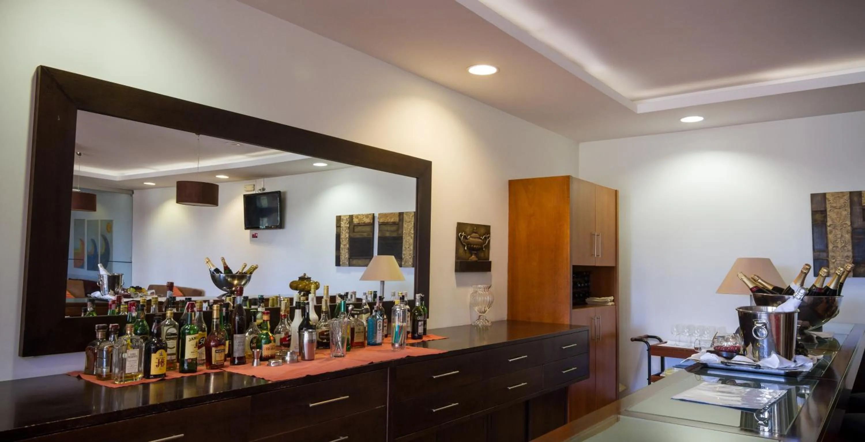 Lounge or bar in Lam Hotel Estarreja