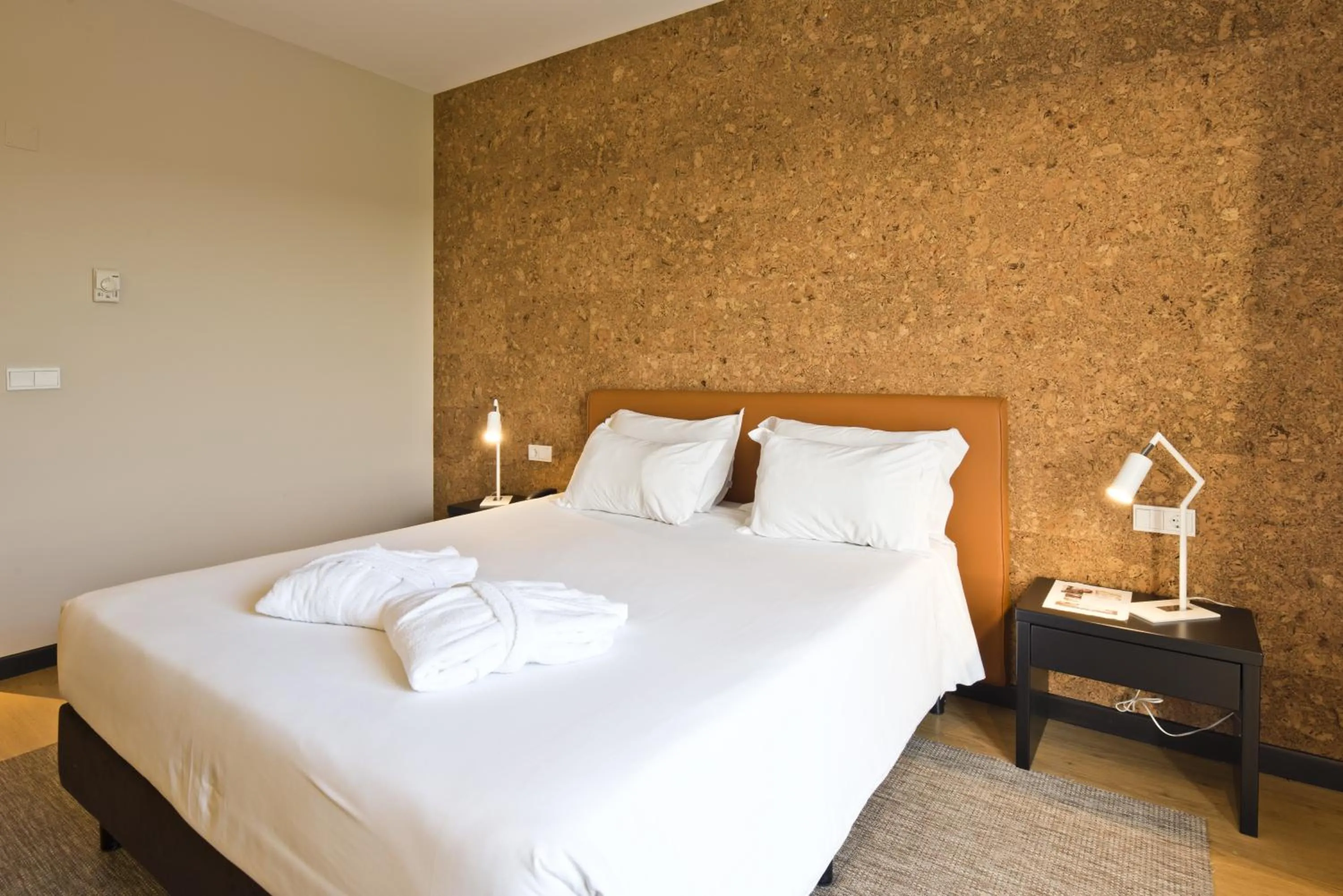 Bedroom, Bed in Lam Hotel Estarreja