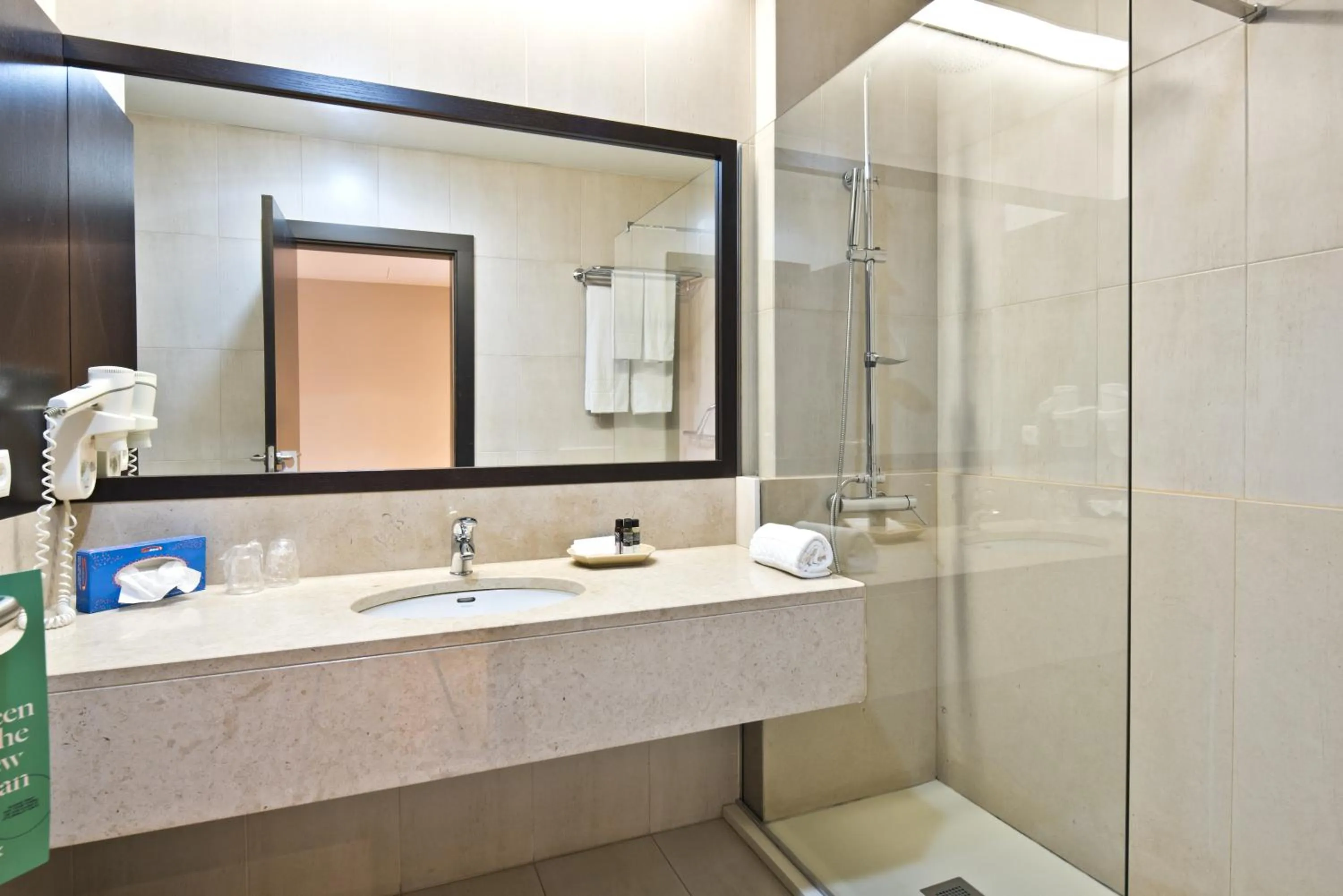 Shower in Lam Hotel Estarreja