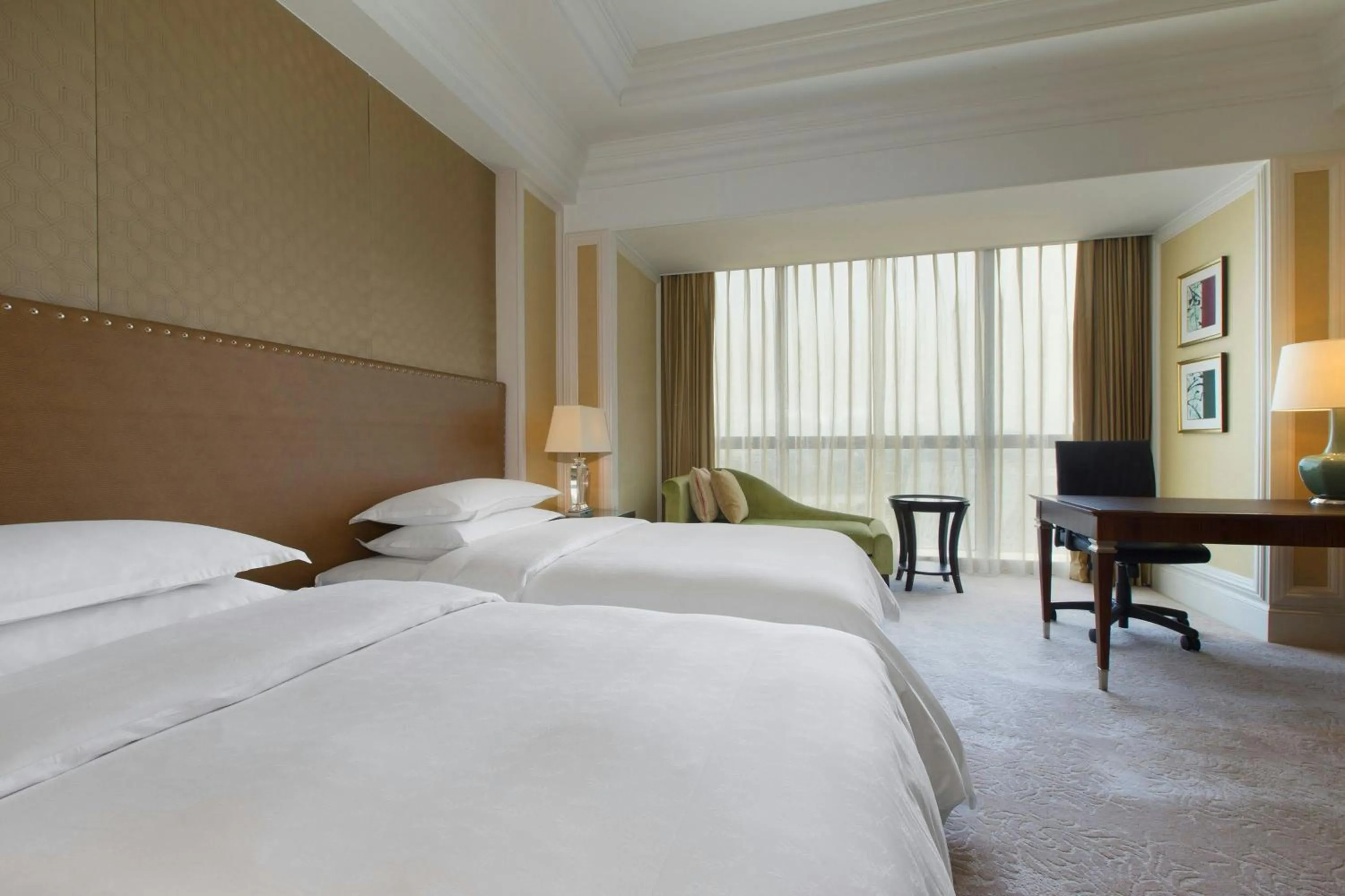 Photo of the whole room, Bed in Sheraton Fuzhou Hotel