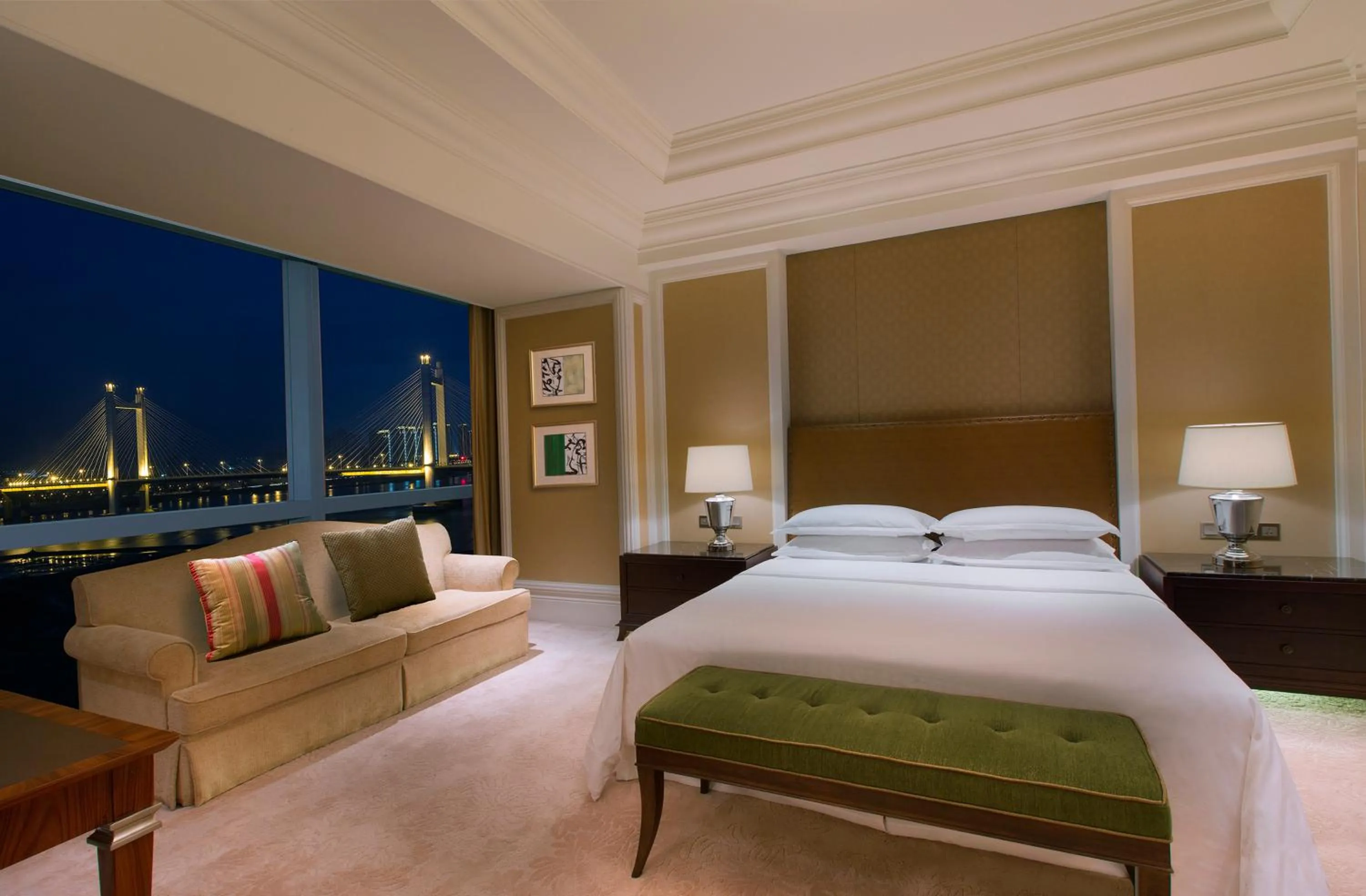 Bed in Sheraton Fuzhou Hotel