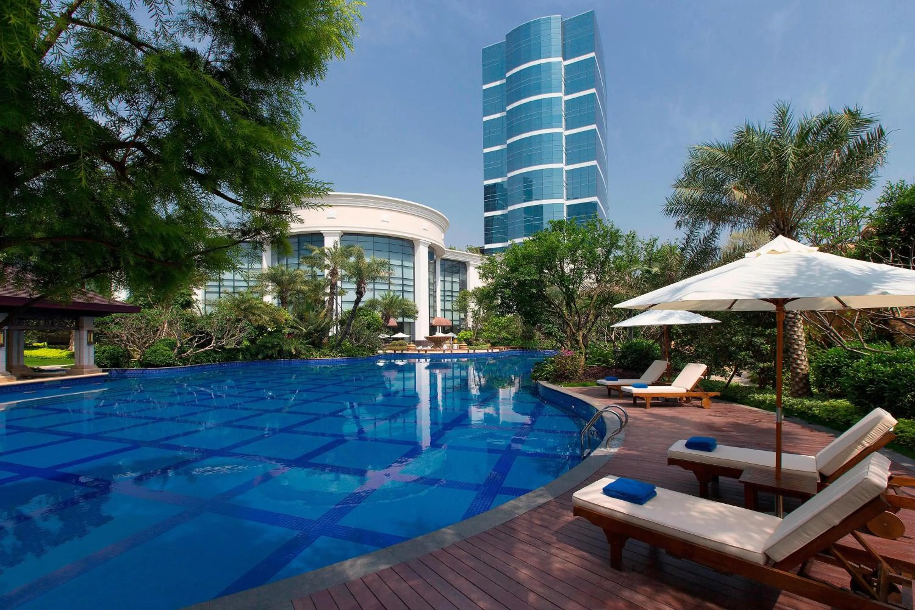 Swimming pool in Sheraton Fuzhou Hotel