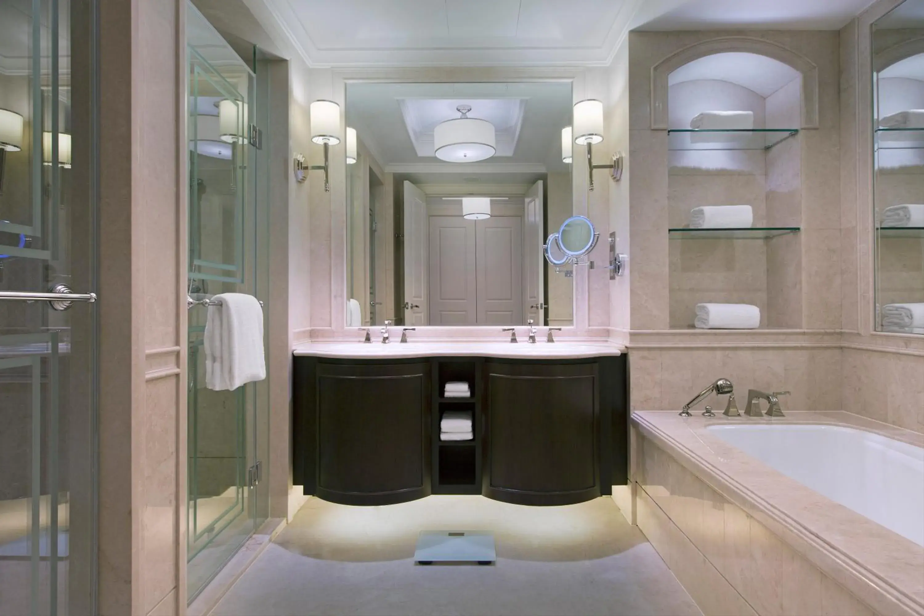 Deluxe King Room in Sheraton Fuzhou Hotel Deluxe King Room in Sheraton Fuzhou Hotel