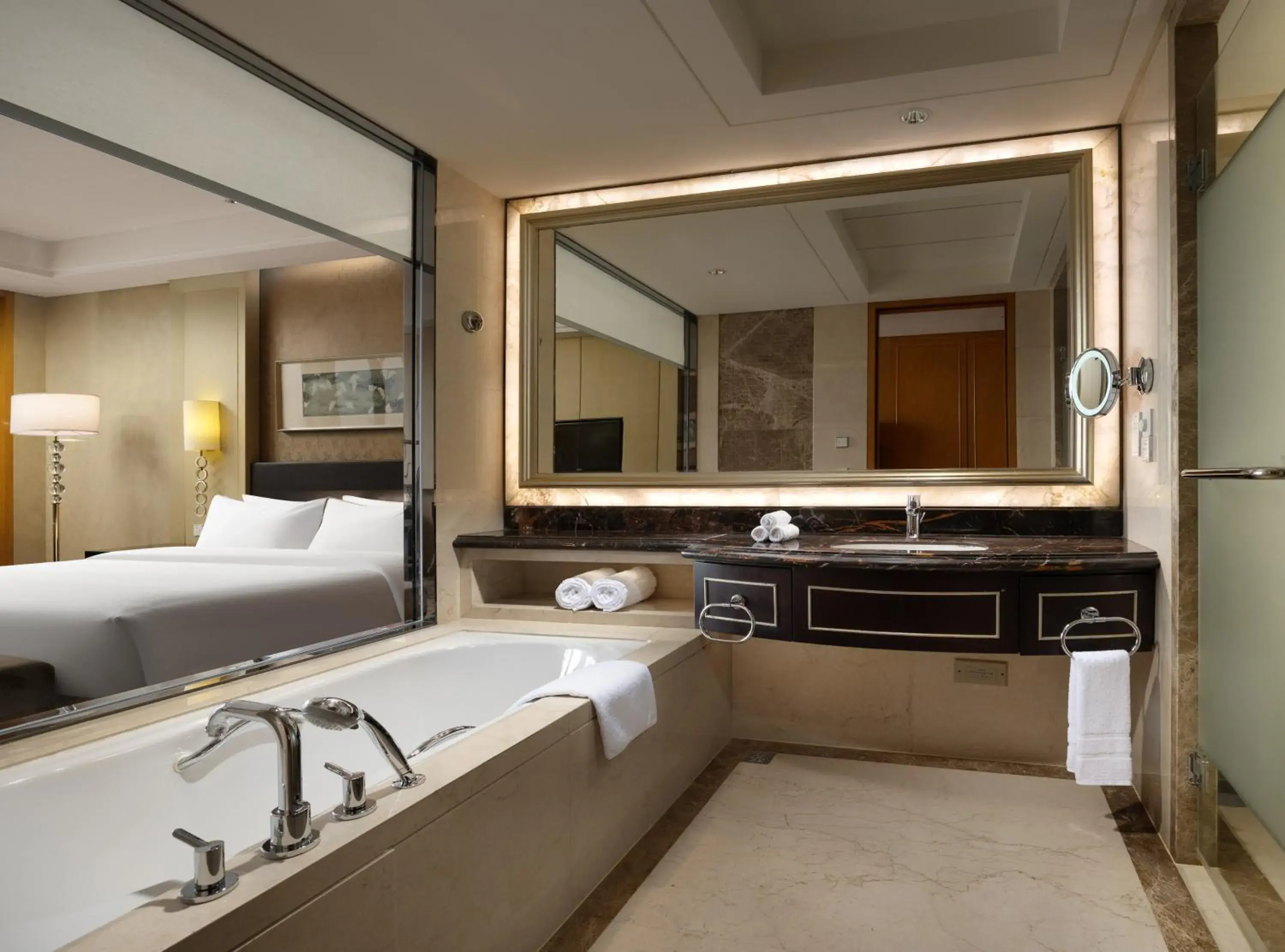 Club level, Guest room, 1 King, City view, High floor in The Westin Hefei Baohe Club level, Guest room, 1 King, City view, High floor in The Westin Hefei Baohe