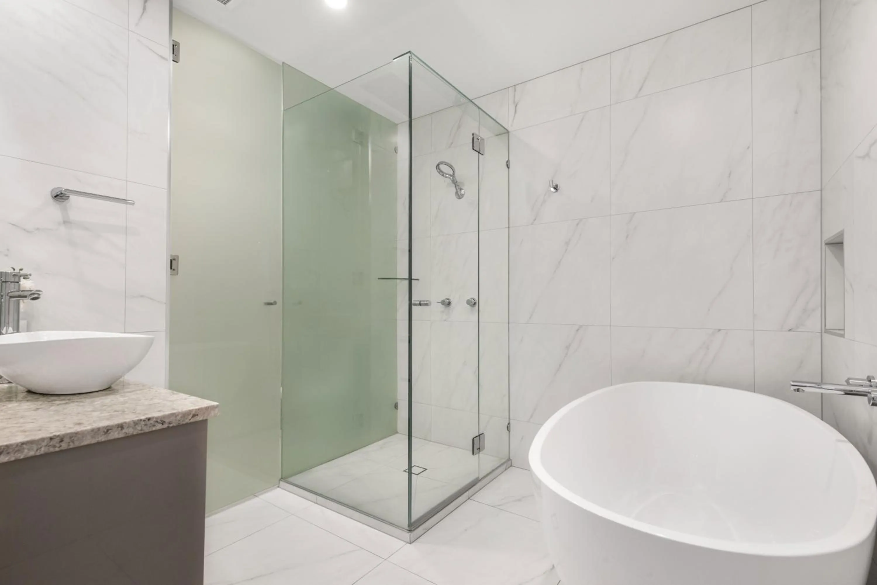 Shower in Mirra Chana Beachfront Apartments Mooloolaba