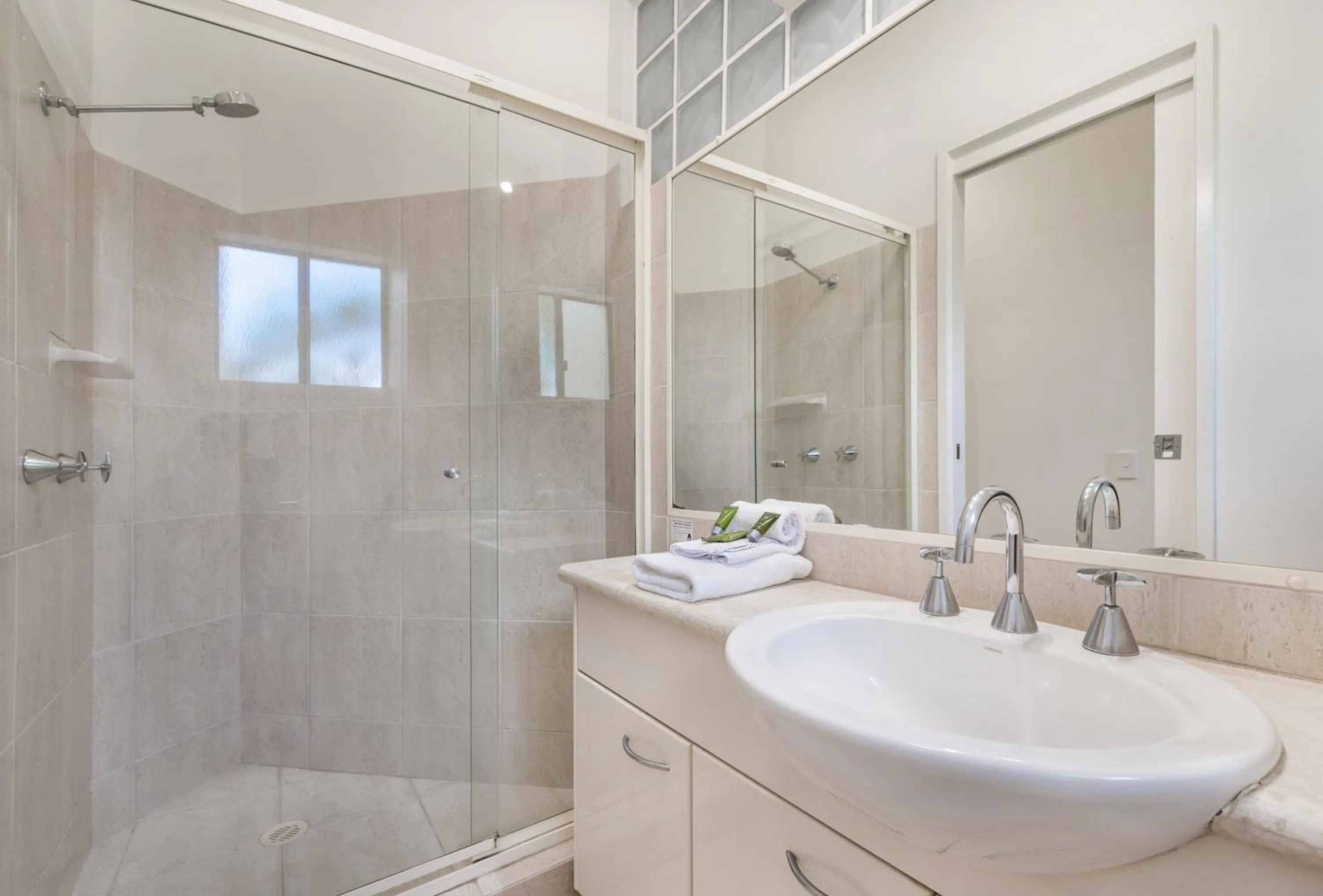 Shower in Mirra Chana Beachfront Apartments Mooloolaba