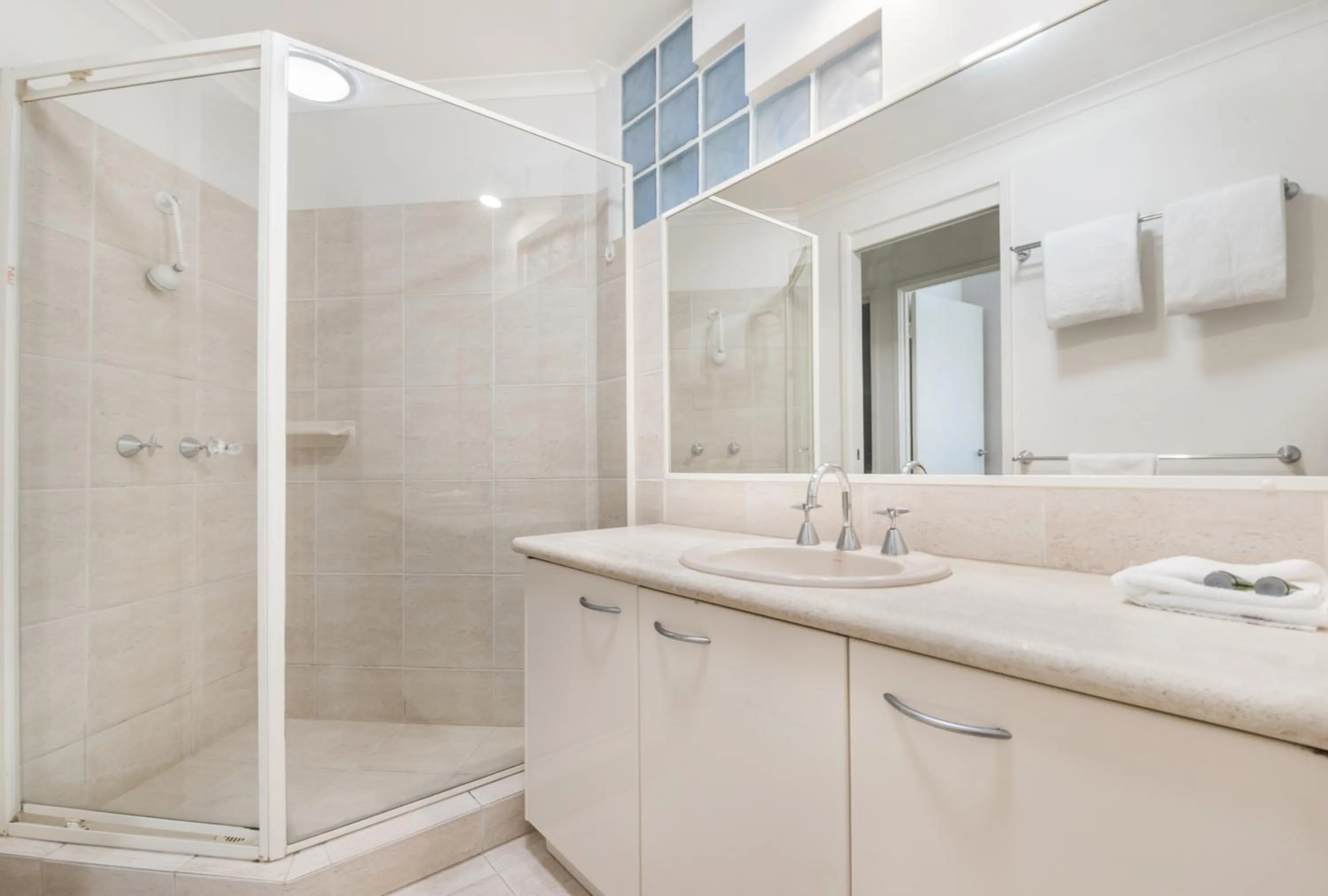 Bathroom in Mirra Chana Beachfront Apartments Mooloolaba