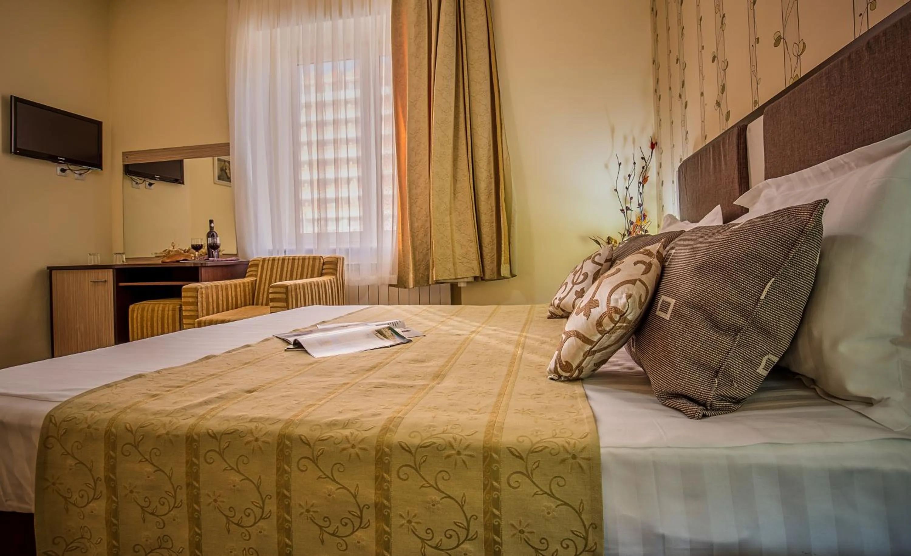 Photo of the whole room, Bed in Hotel Rina Cerbul