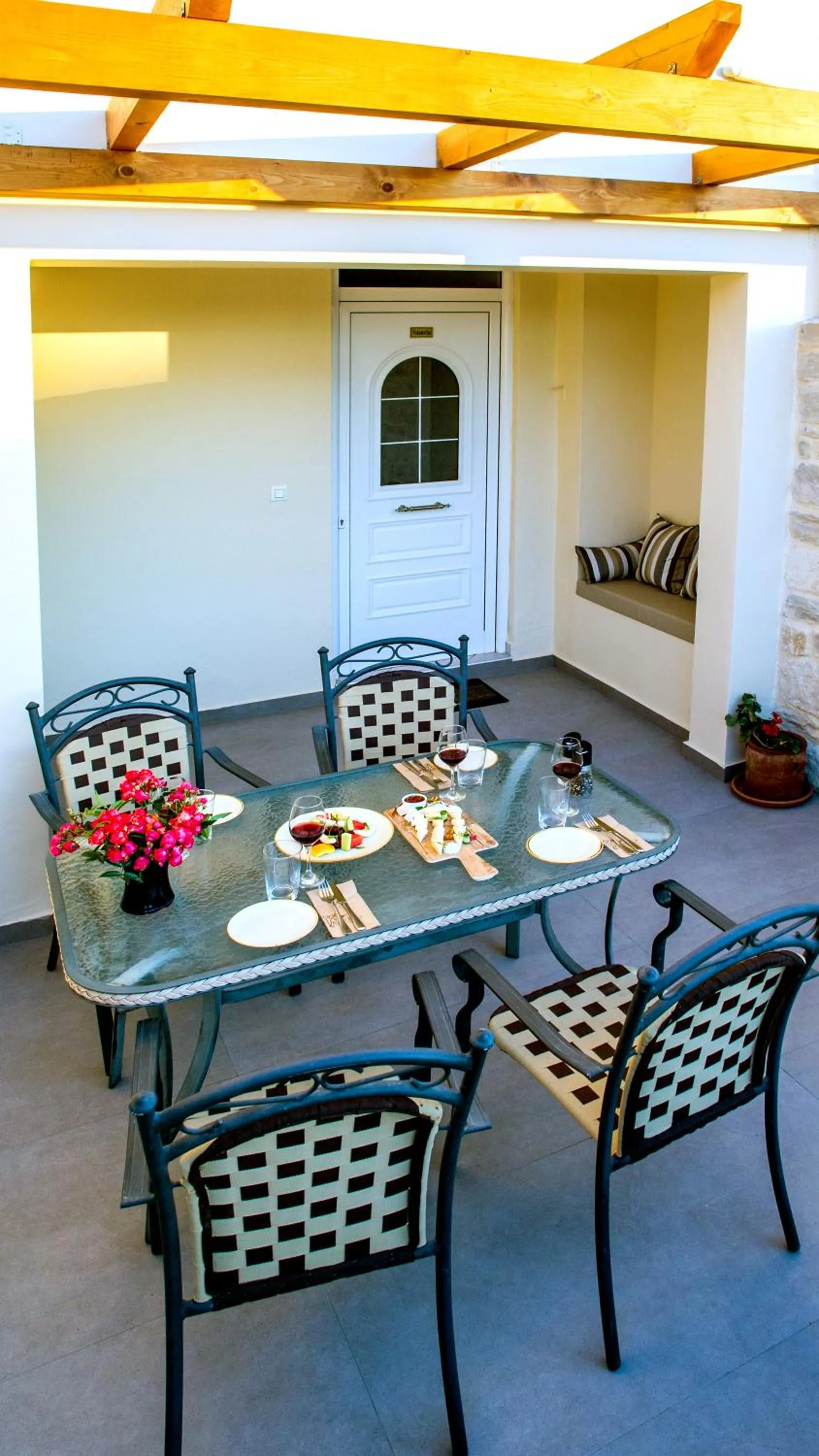 Seating area in Kastro Apartments