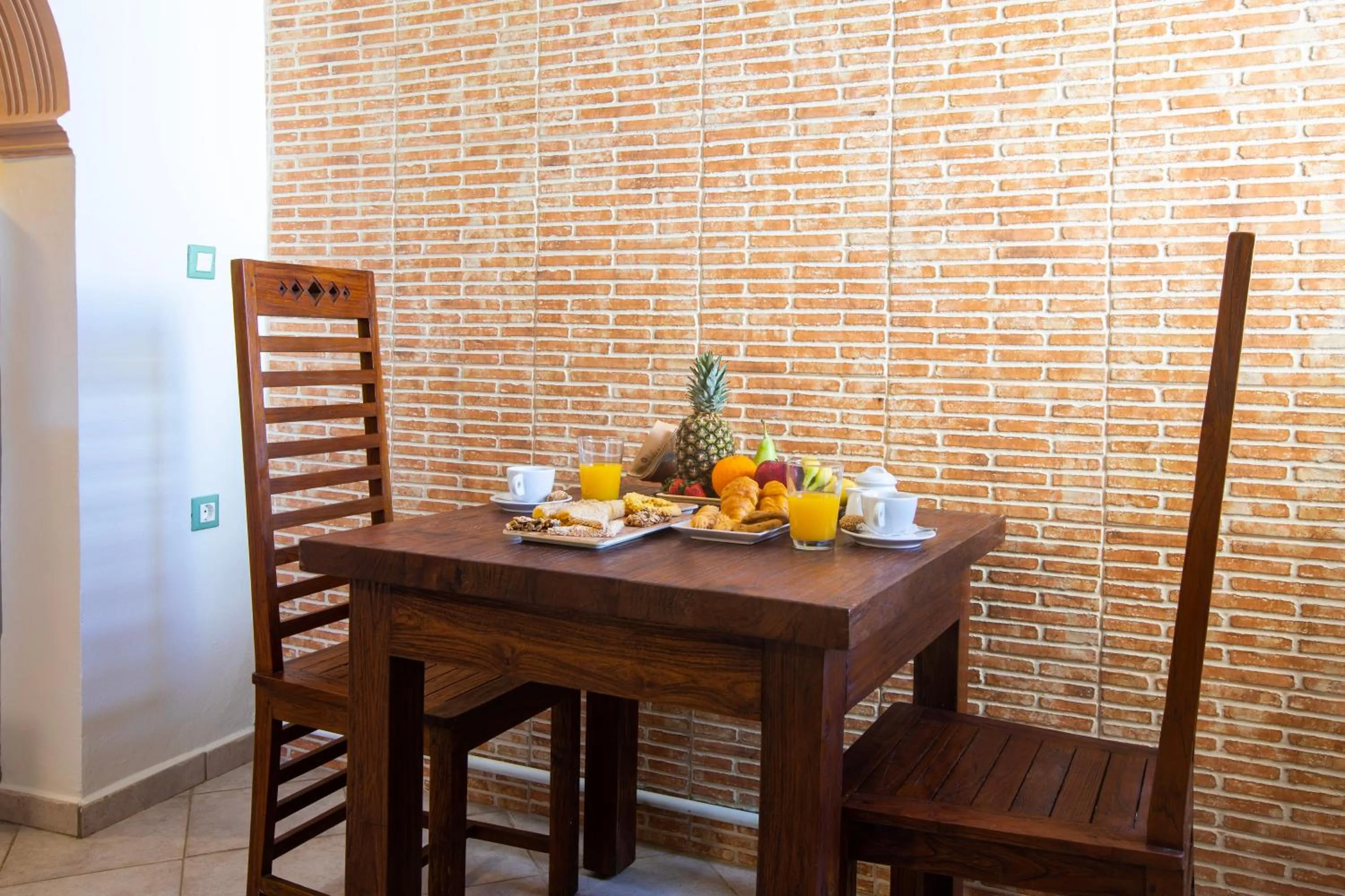Dining area in Kastro Apartments
