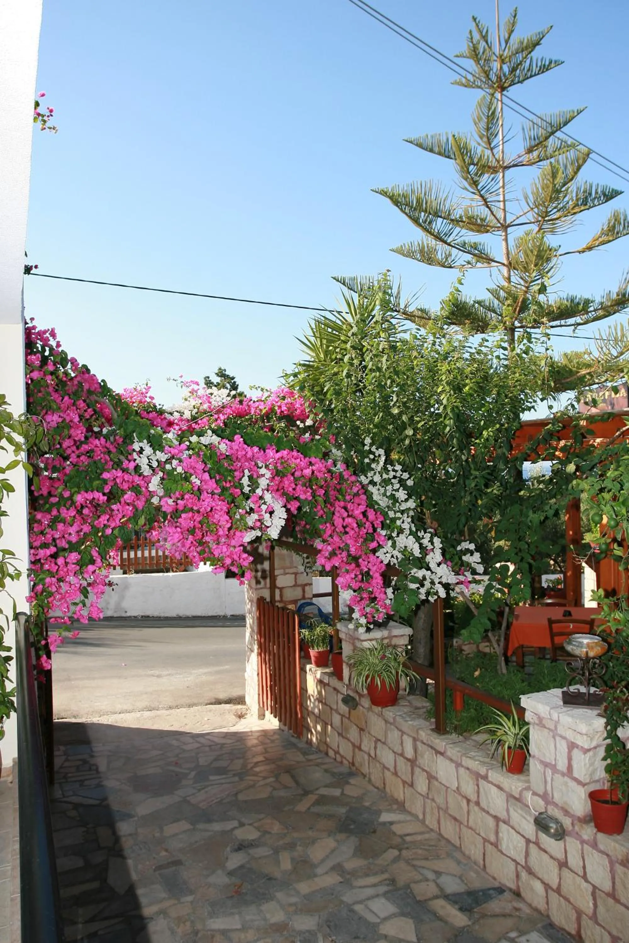 Facade/entrance in Kastro Apartments