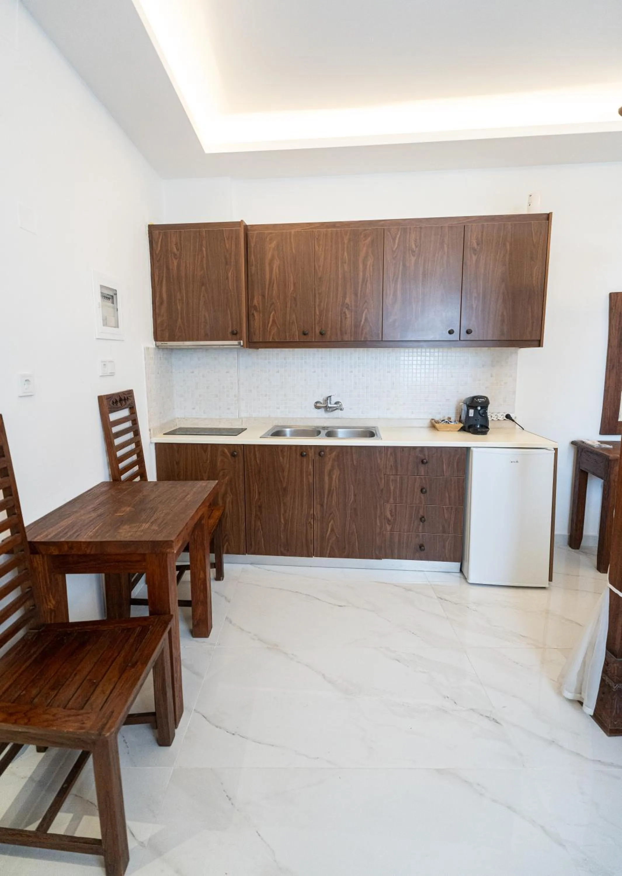 Kitchen or kitchenette in Kastro Apartments