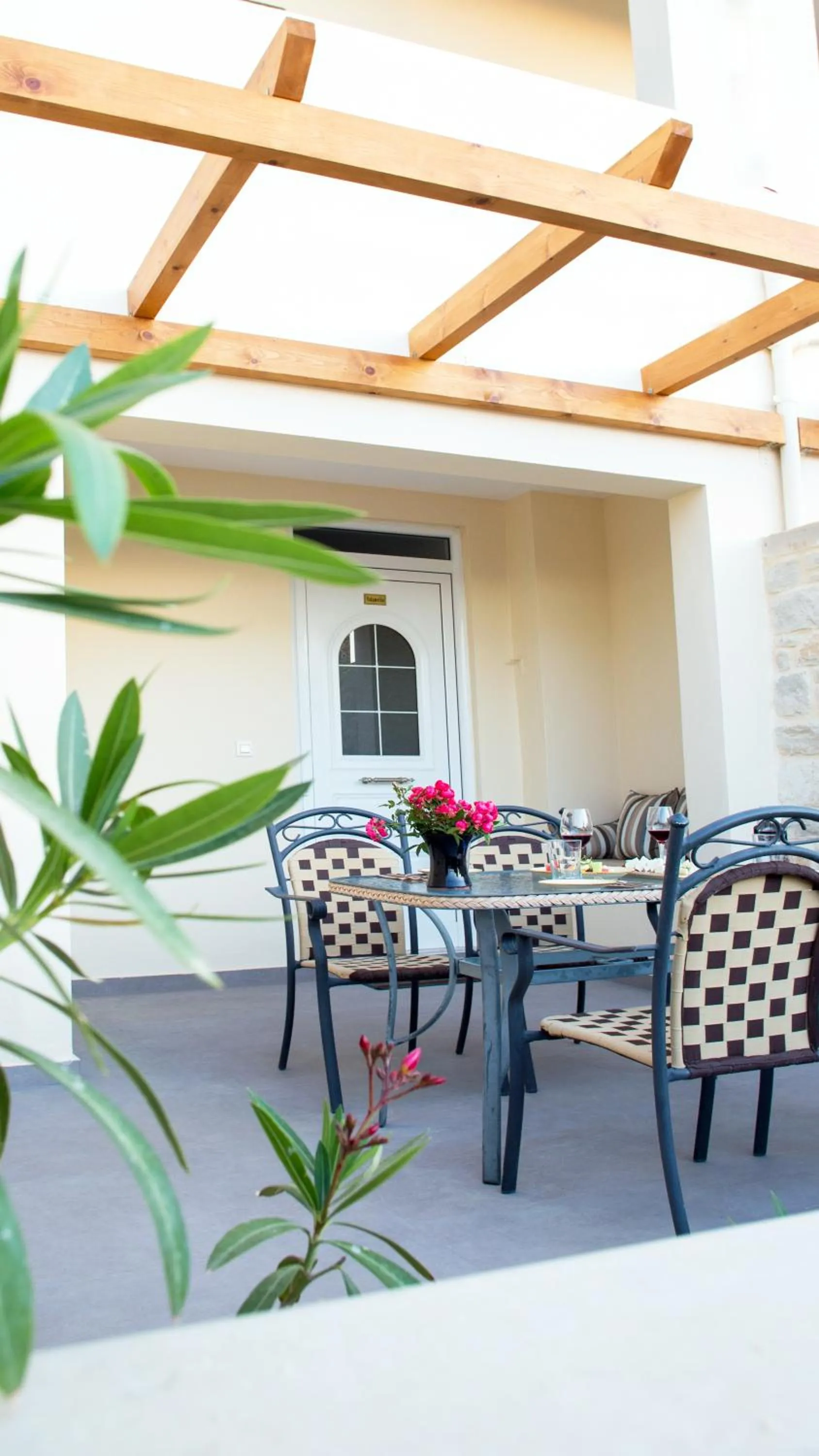 Property building in Kastro Apartments