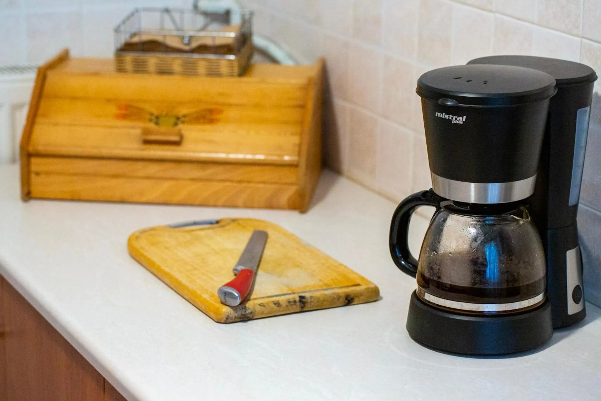 Kitchen or kitchenette in Kastro Apartments