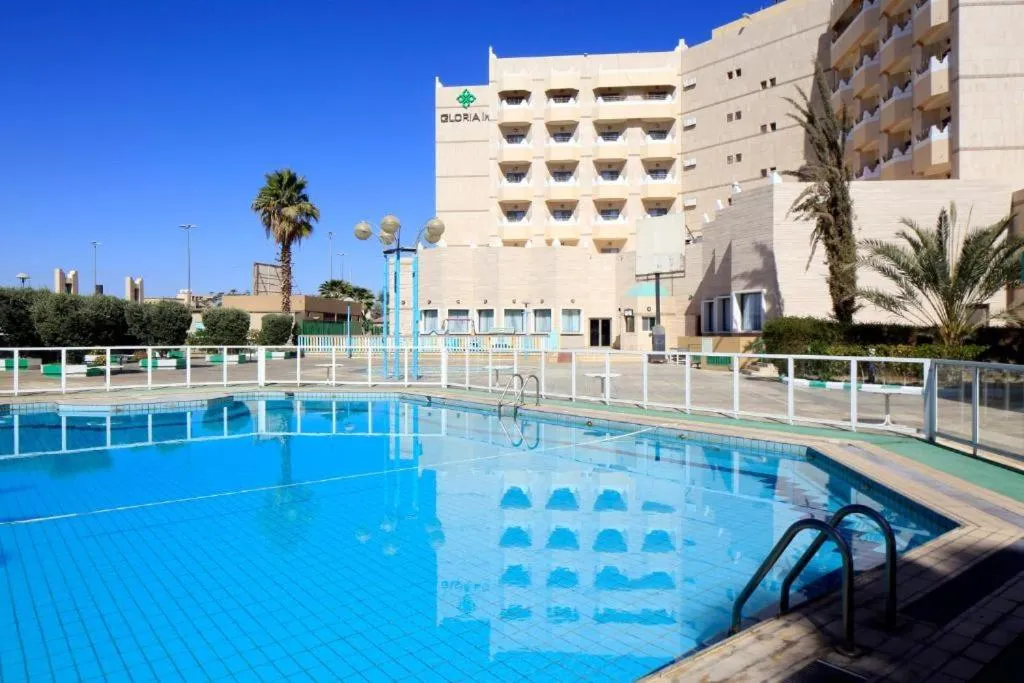 Swimming pool in Al Rabea Hotel