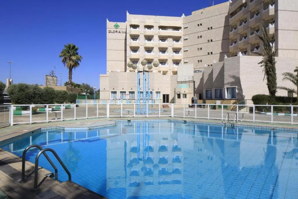 Swimming pool in Al Rabea Hotel