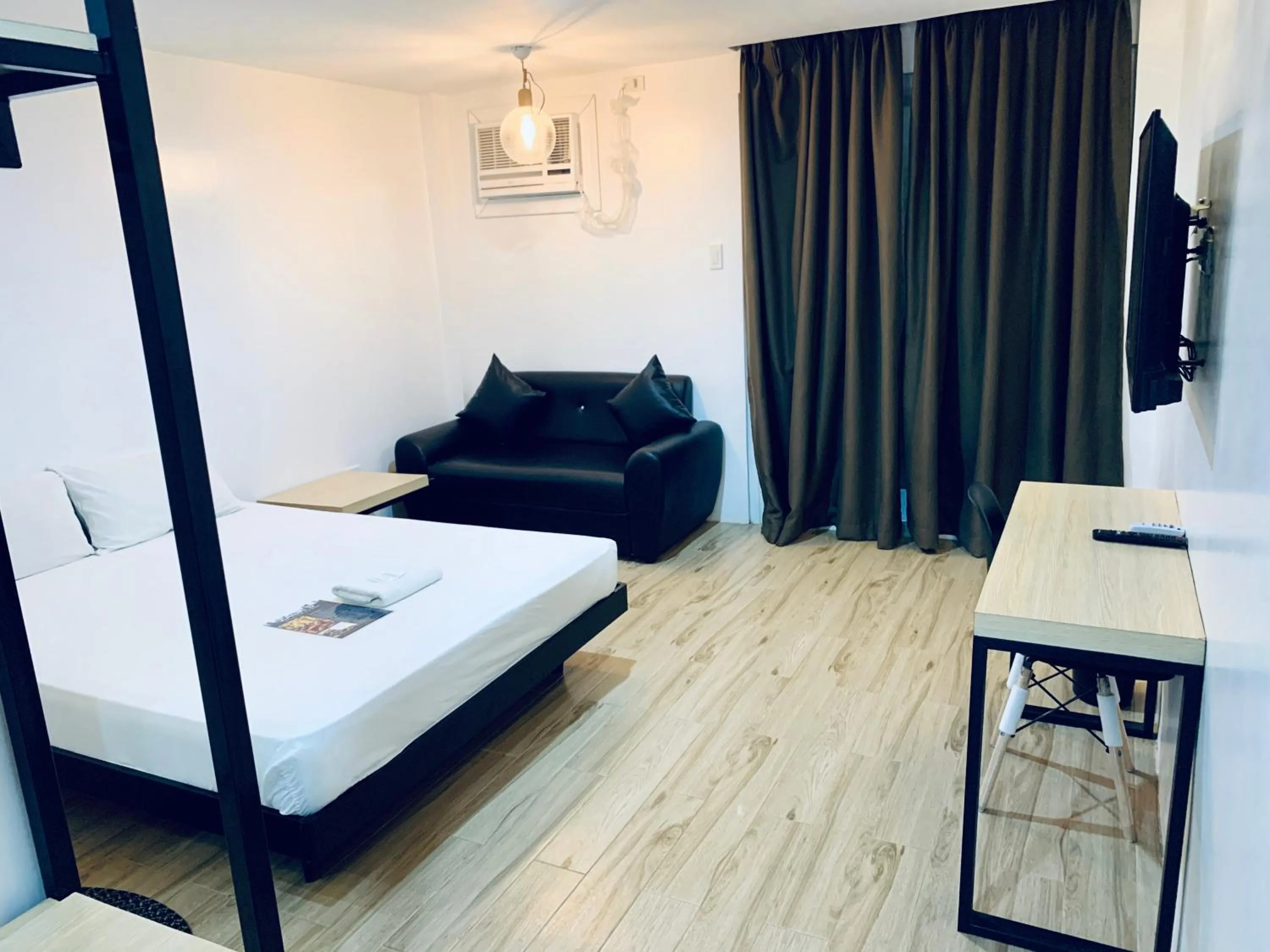 Photo of the whole room, Bed in Mayumi Lodge