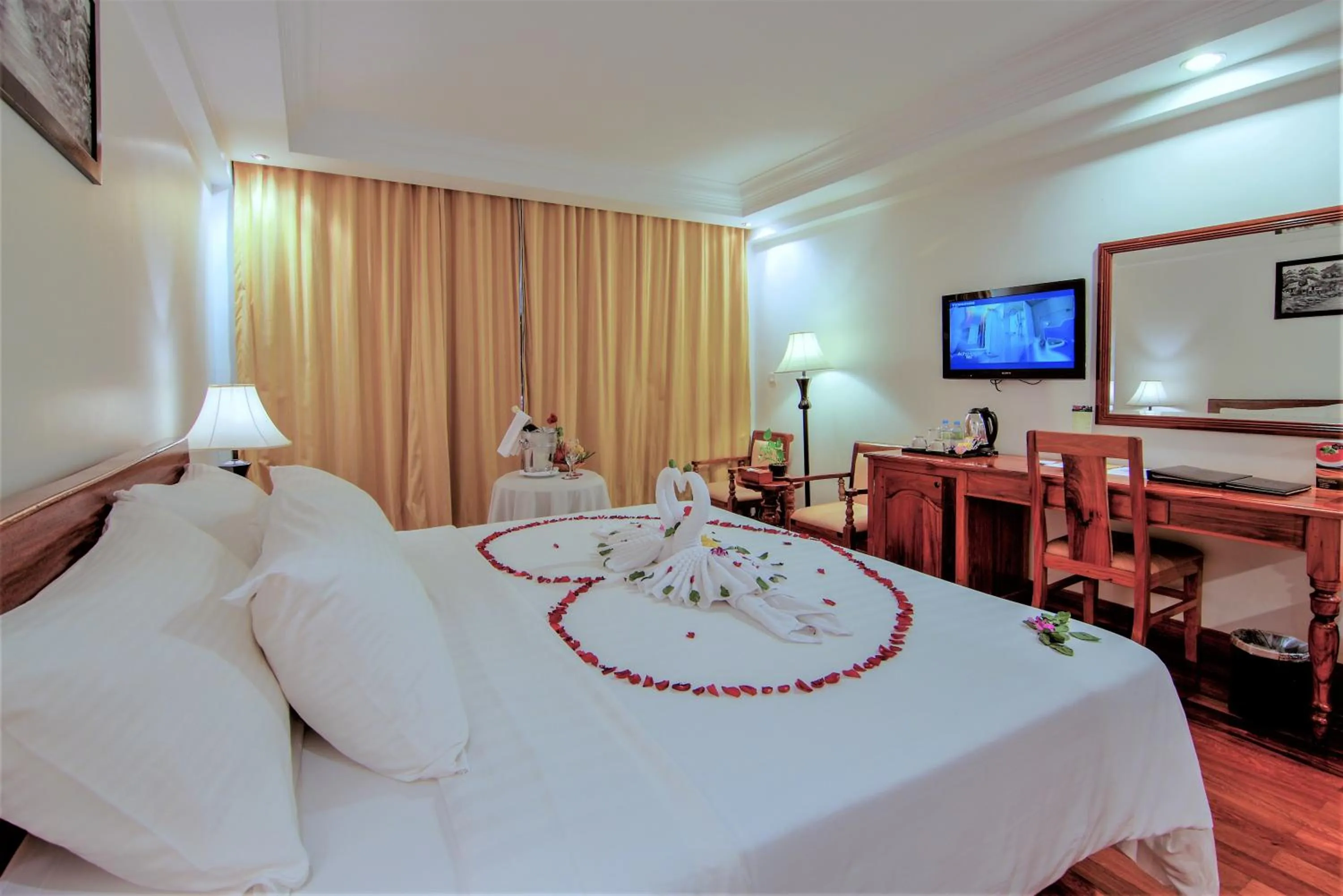 Bed in Somadevi Angkor Premium
