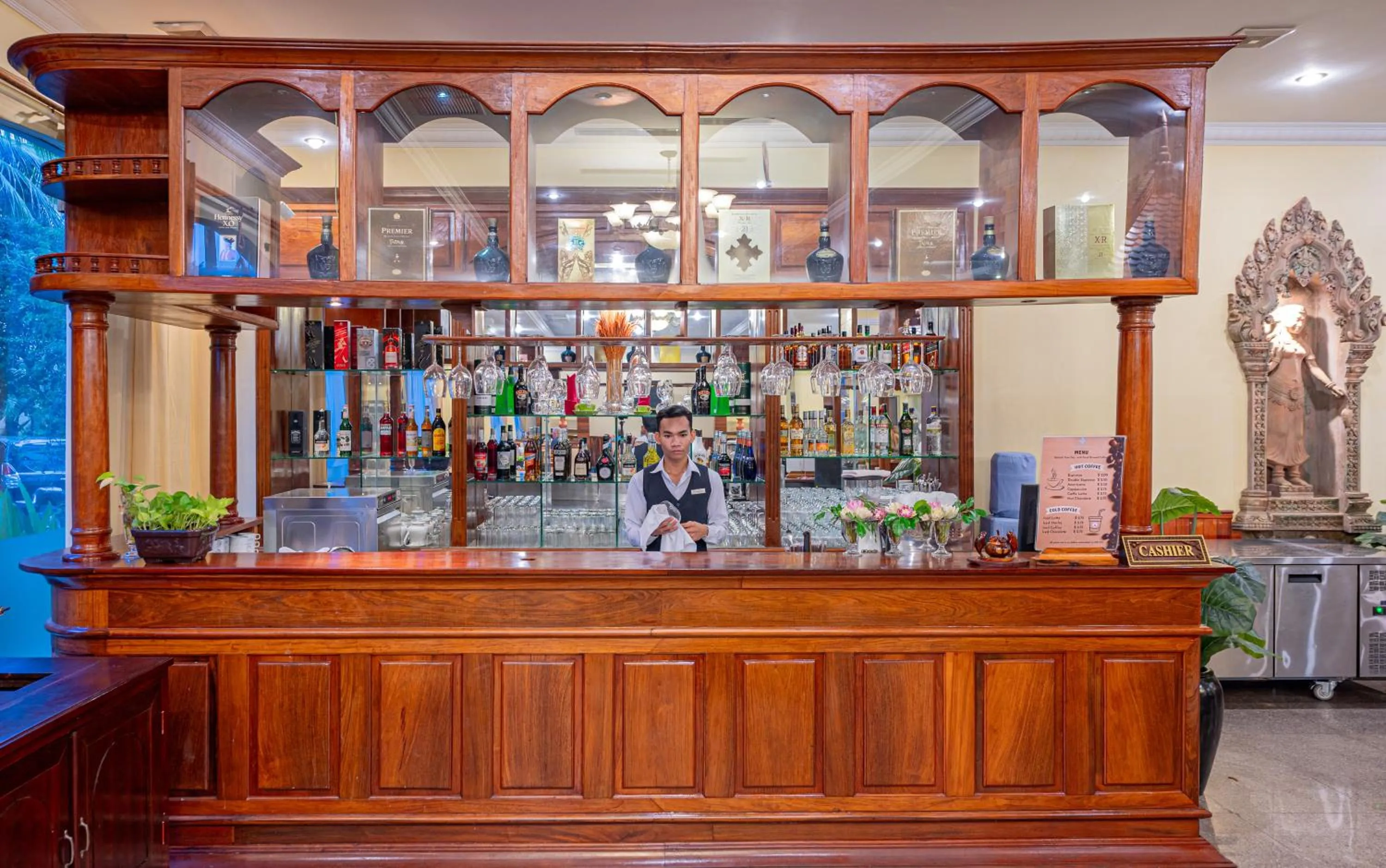 Restaurant/places to eat in Somadevi Angkor Premium