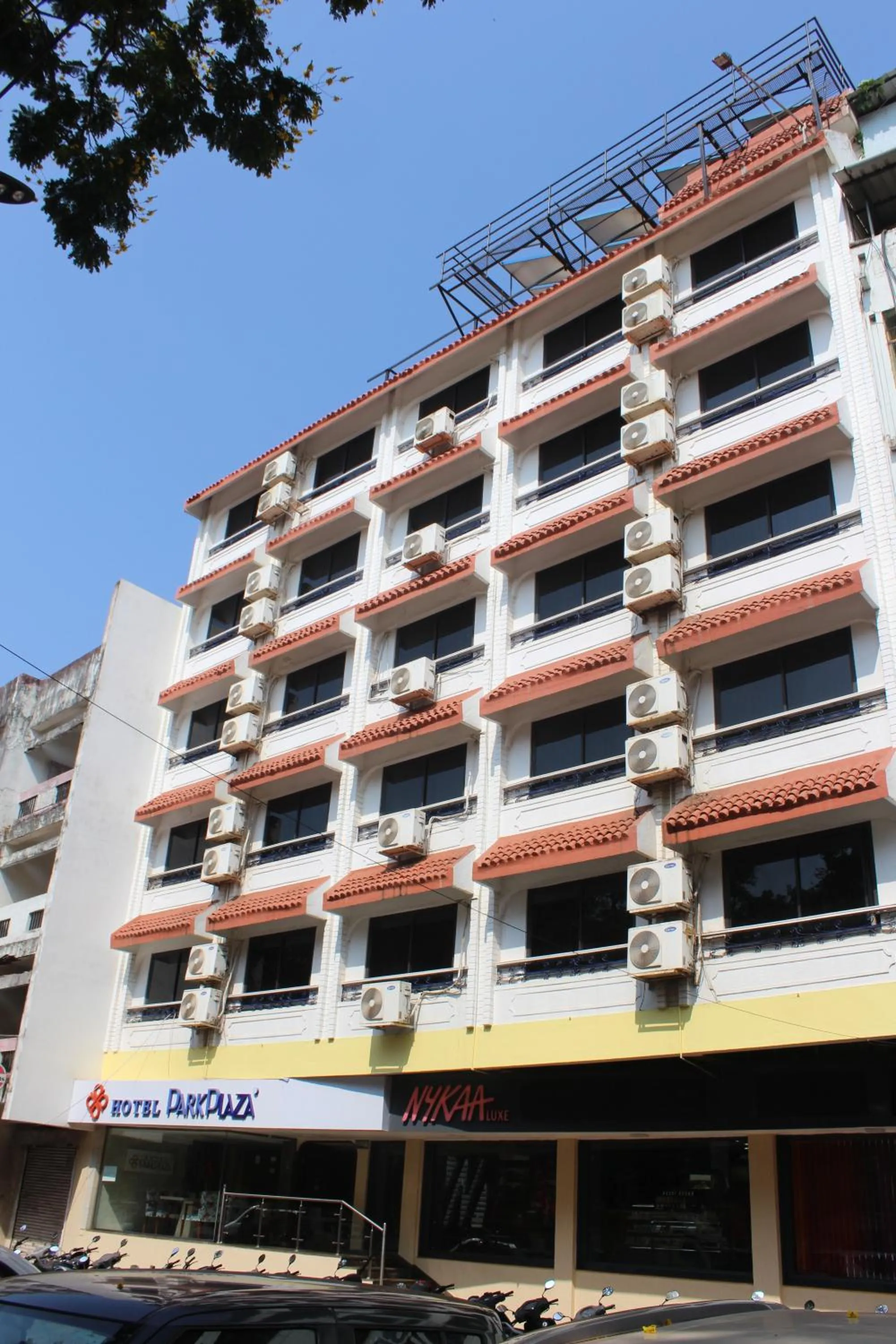 Property building in Hotel Park Plaza