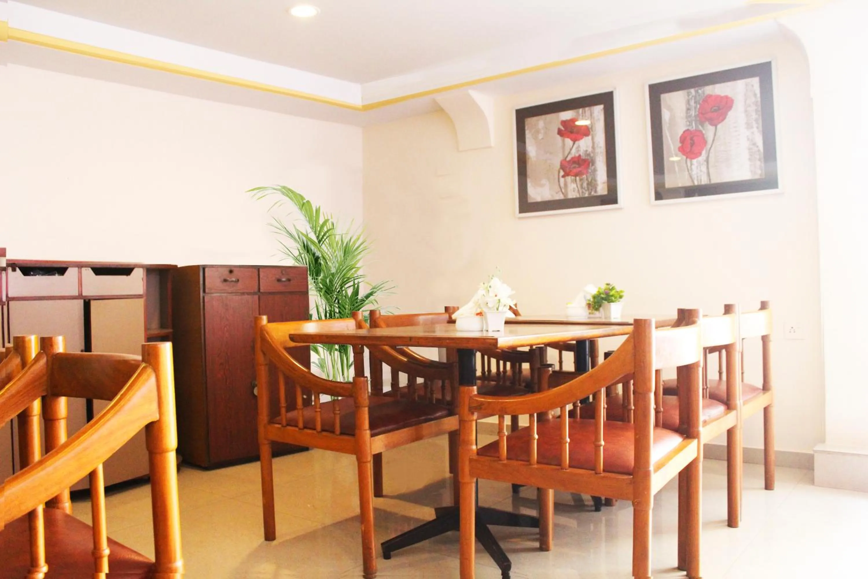 Restaurant/places to eat in Hotel Park Plaza