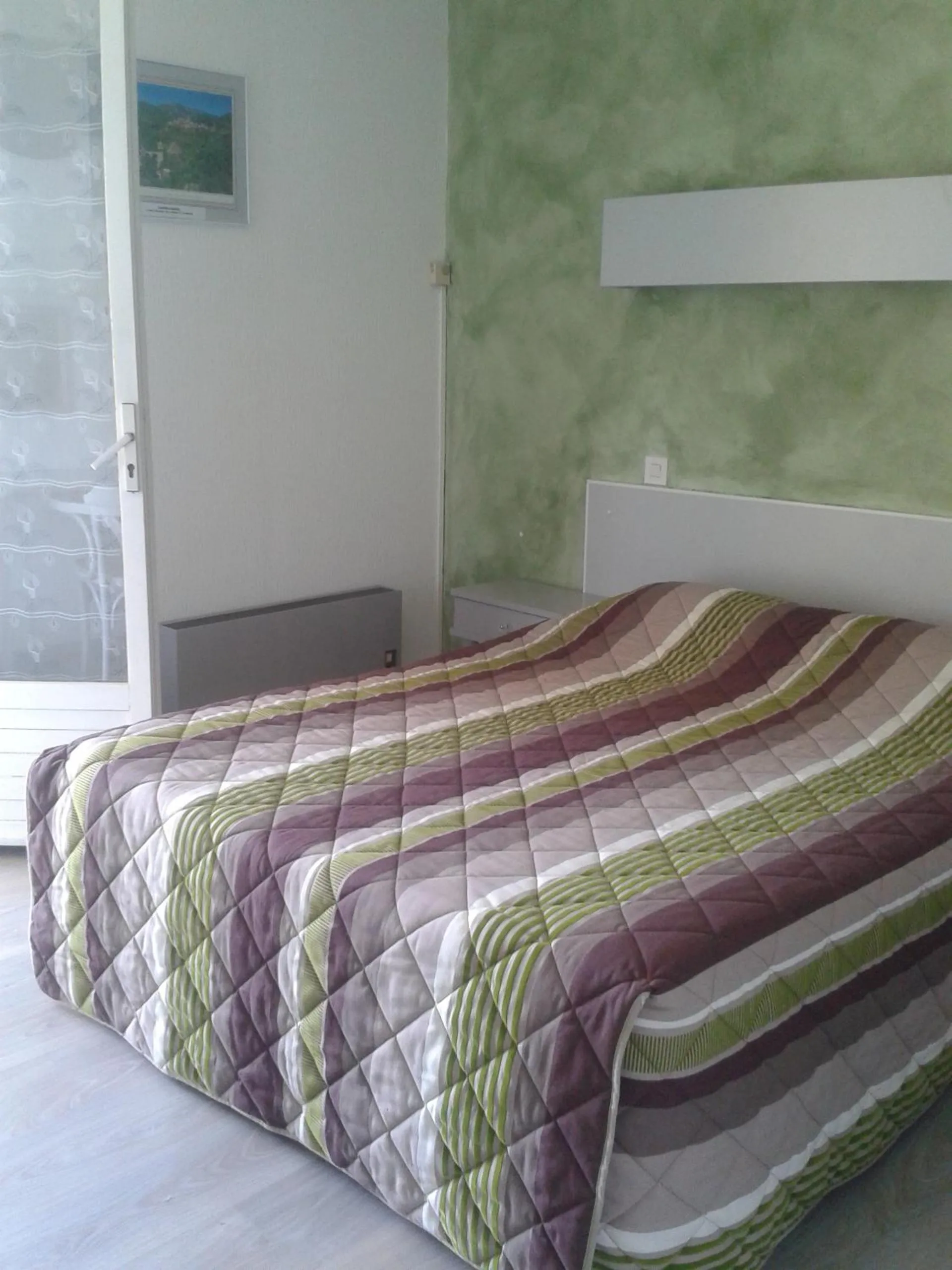 Bedroom in Hotel Saint Jacques