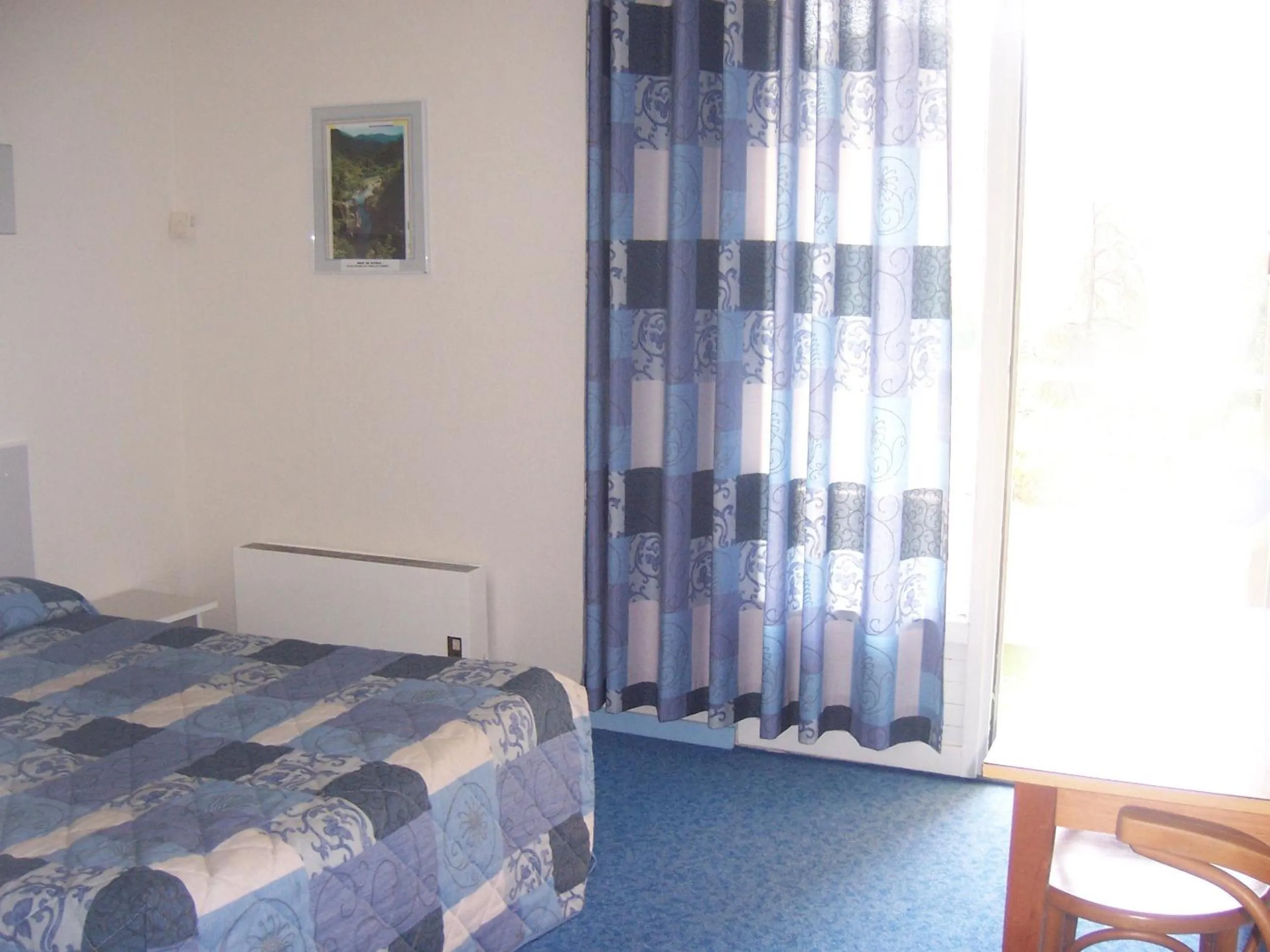 Bedroom in Hotel Saint Jacques