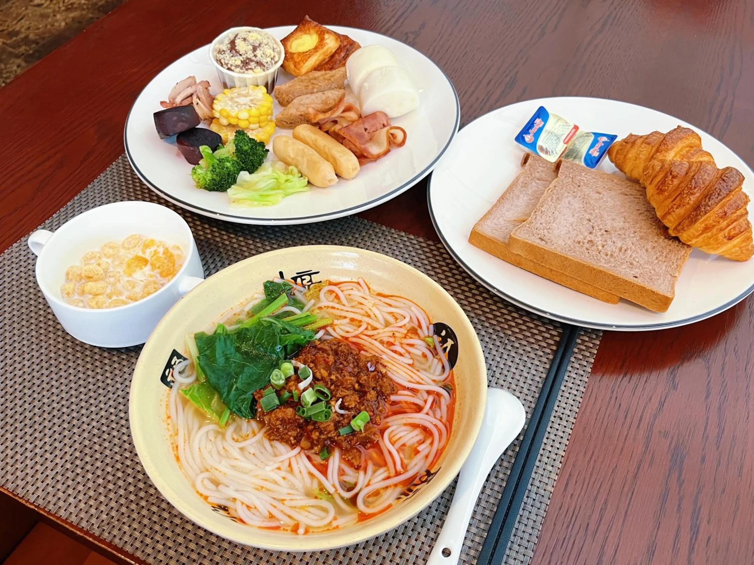 Breakfast in Hilton Garden Inn Shangri-La