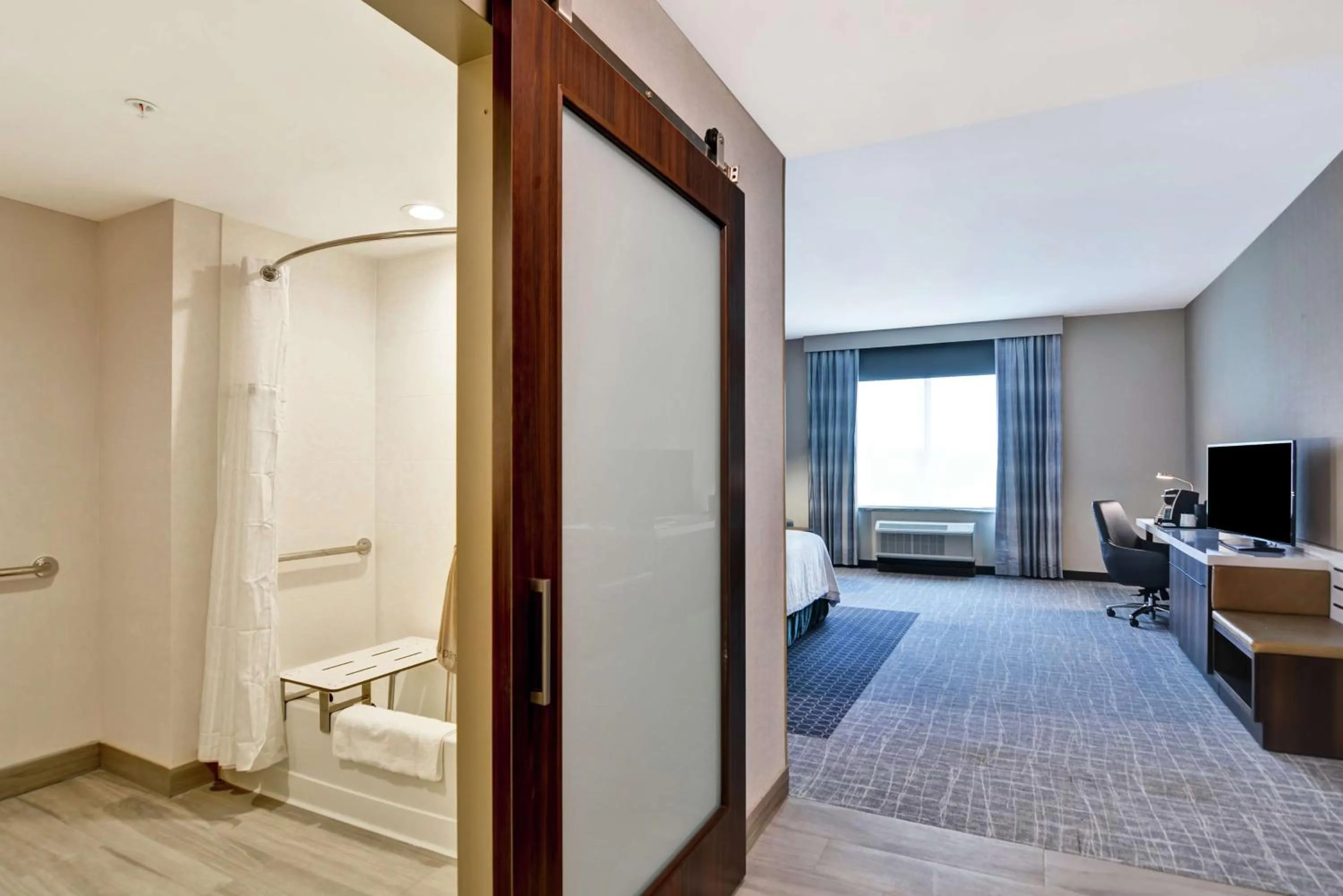 Bedroom in Hilton Garden Inn Princeton Lawrenceville