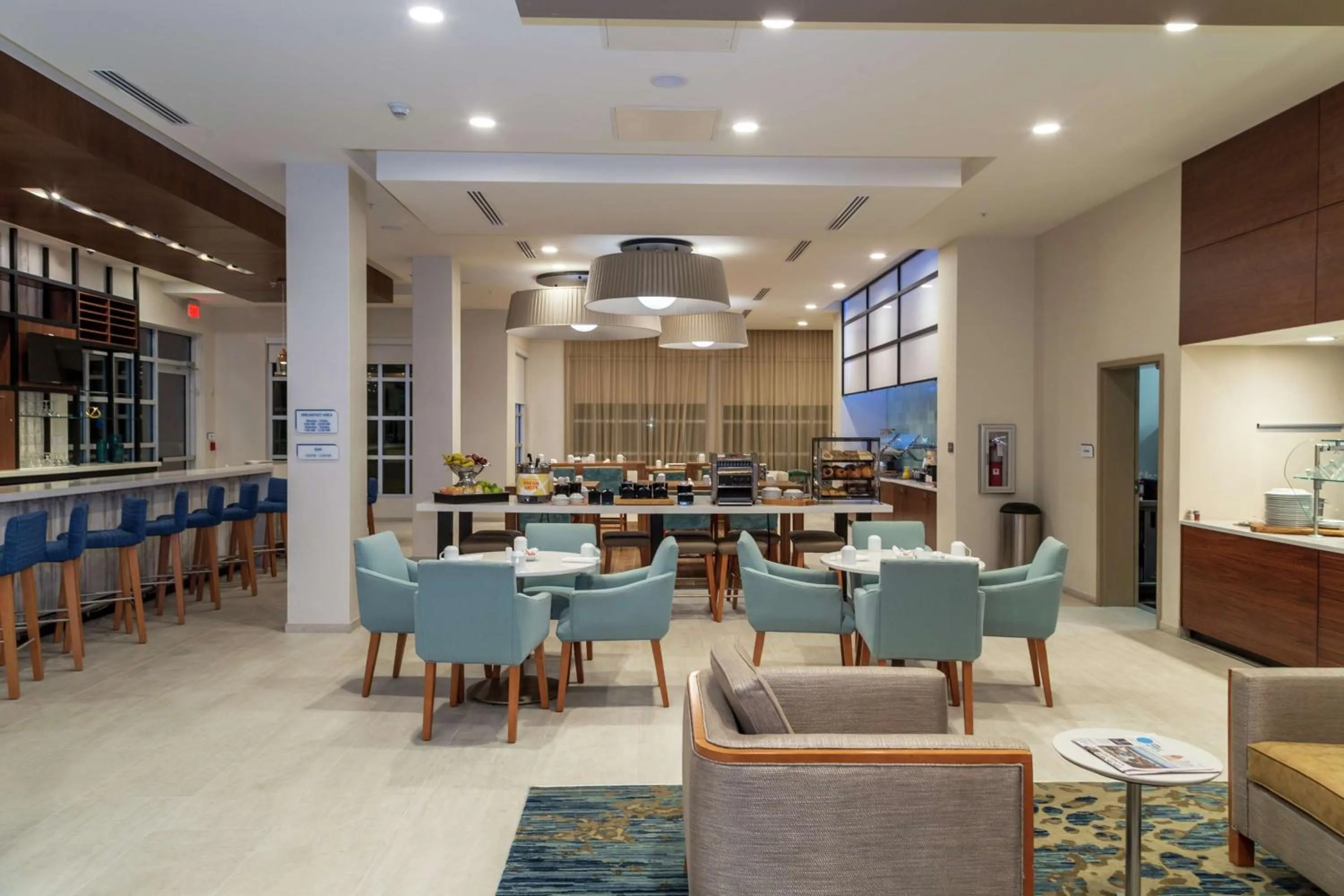 Dining area in Hilton Garden Inn Tampa - Wesley Chapel