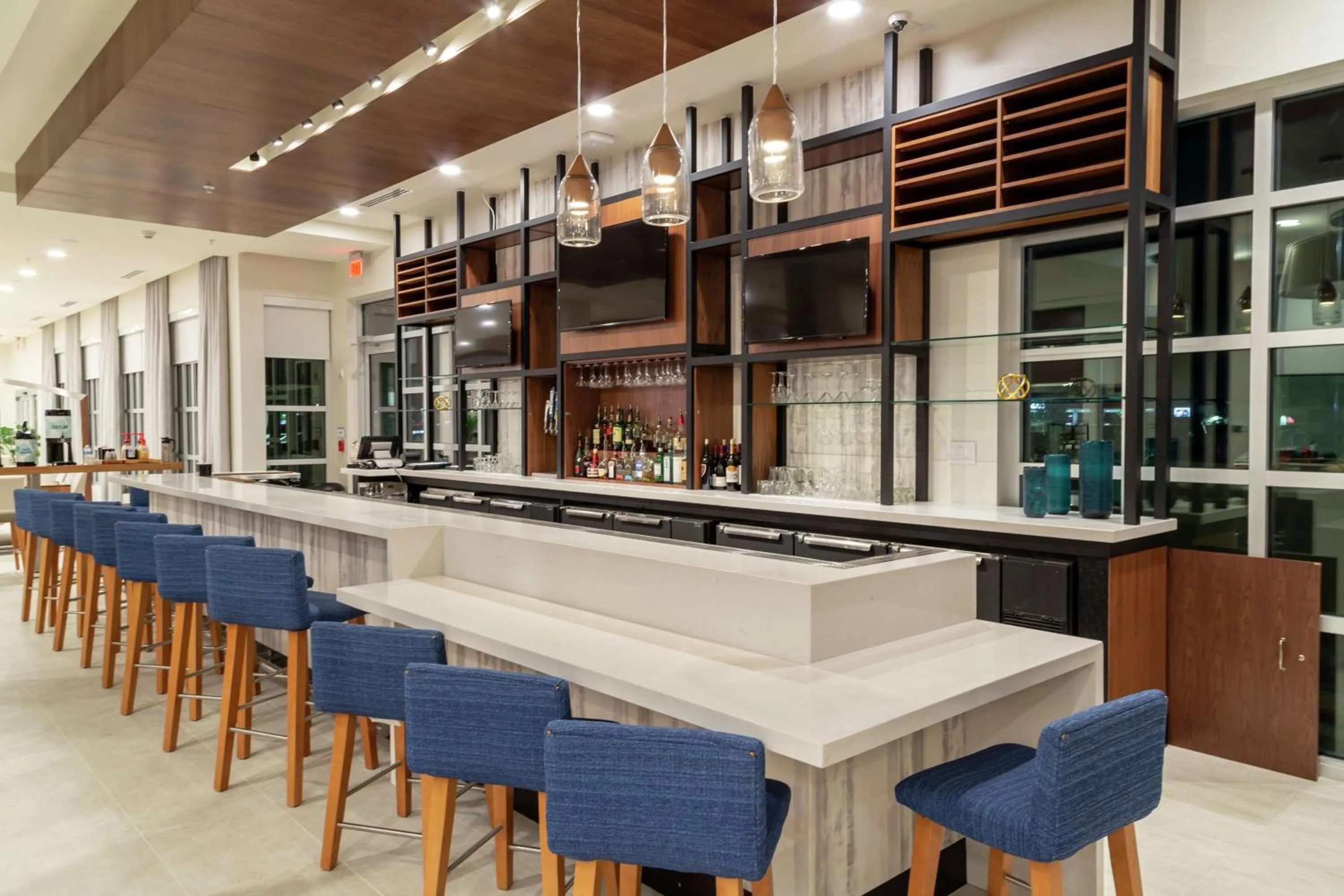 Lounge or bar in Hilton Garden Inn Tampa - Wesley Chapel