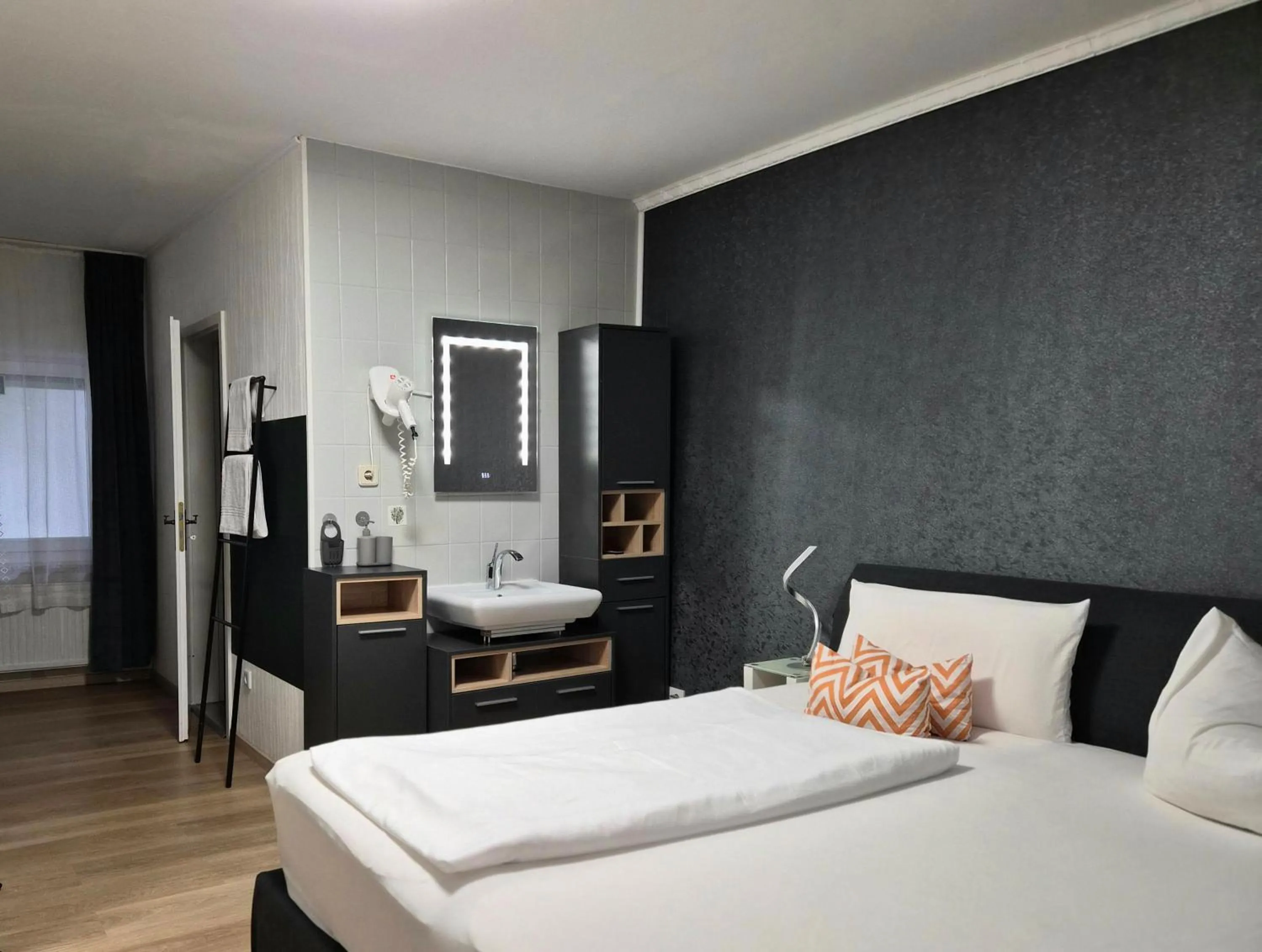 Photo of the whole room, Bed in Hotel Schloßschenke