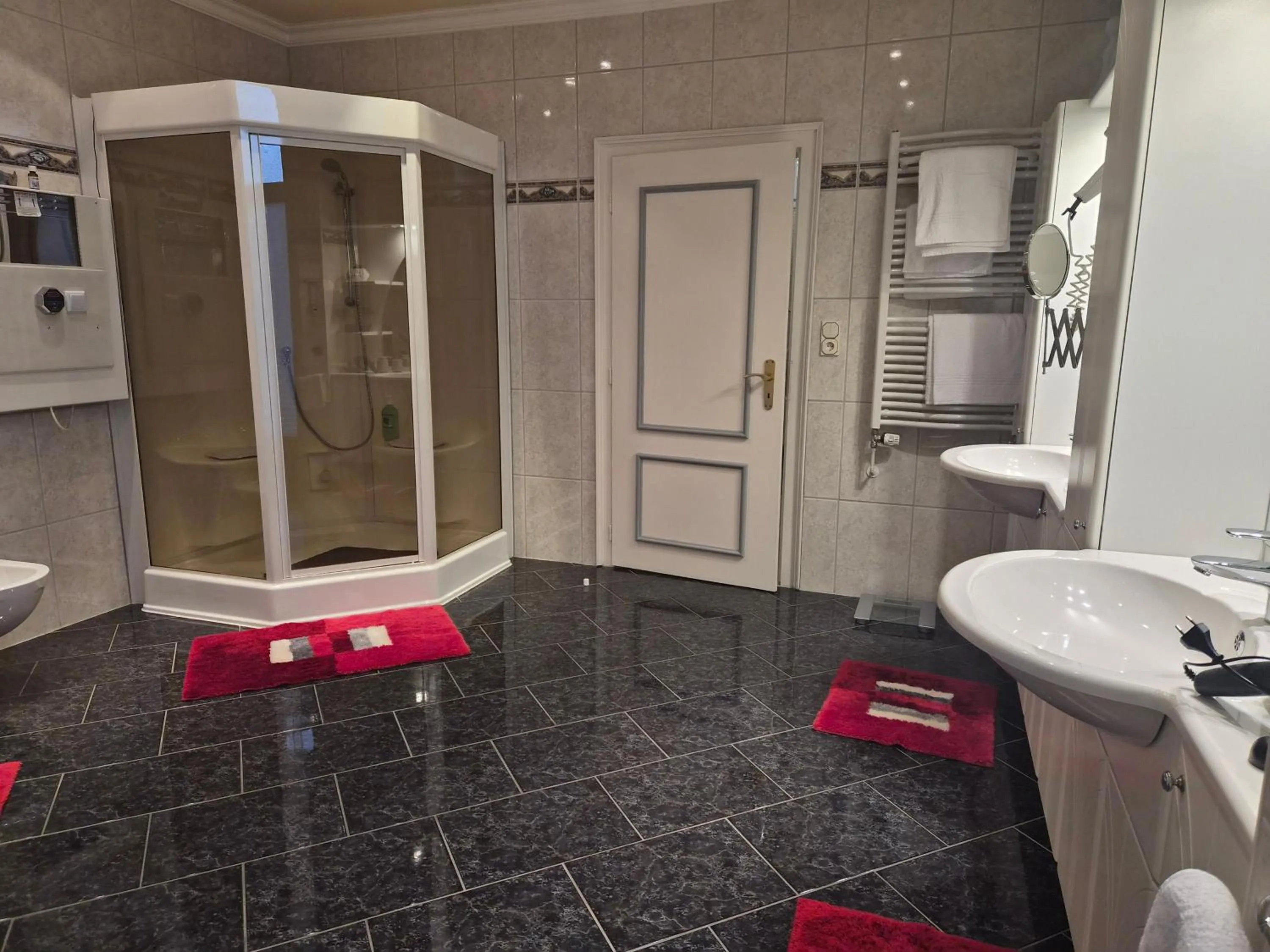 Shower in Hotel Schloßschenke