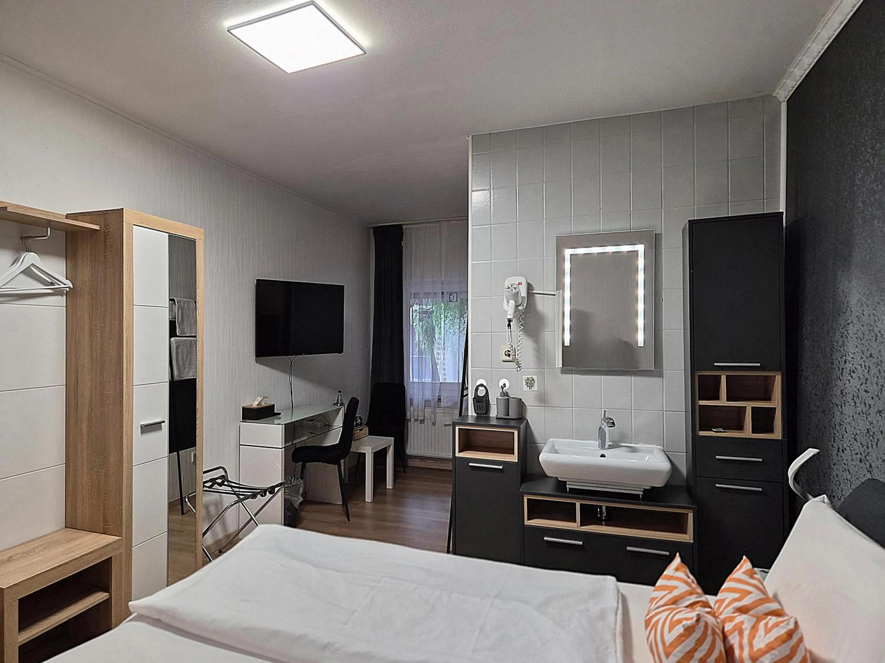 Photo of the whole room, Bed in Hotel Schloßschenke