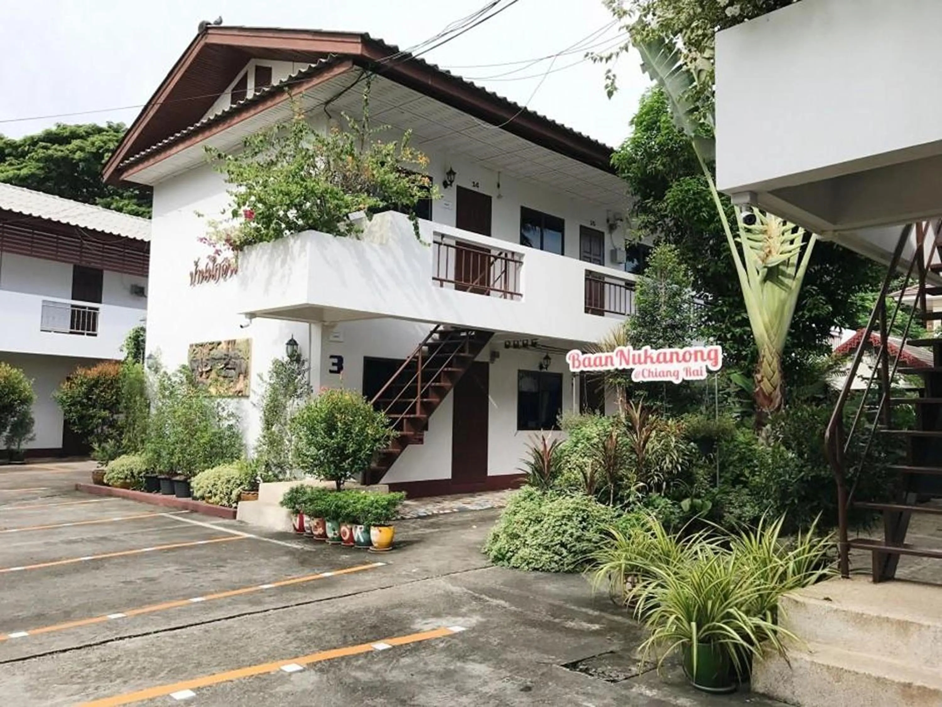 Property building in Baan Nuk Anong