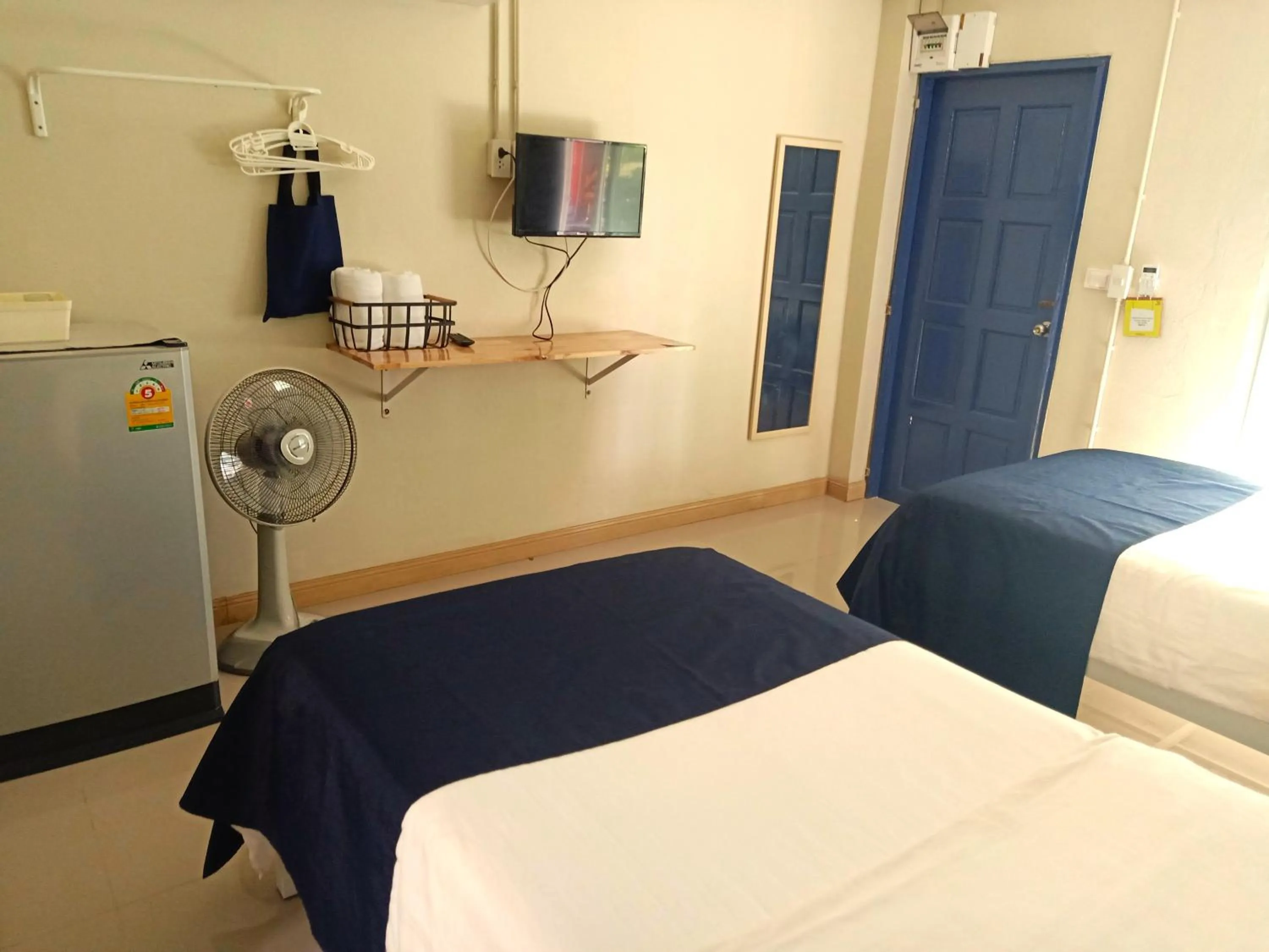 Photo of the whole room, Bed in Baan Nuk Anong